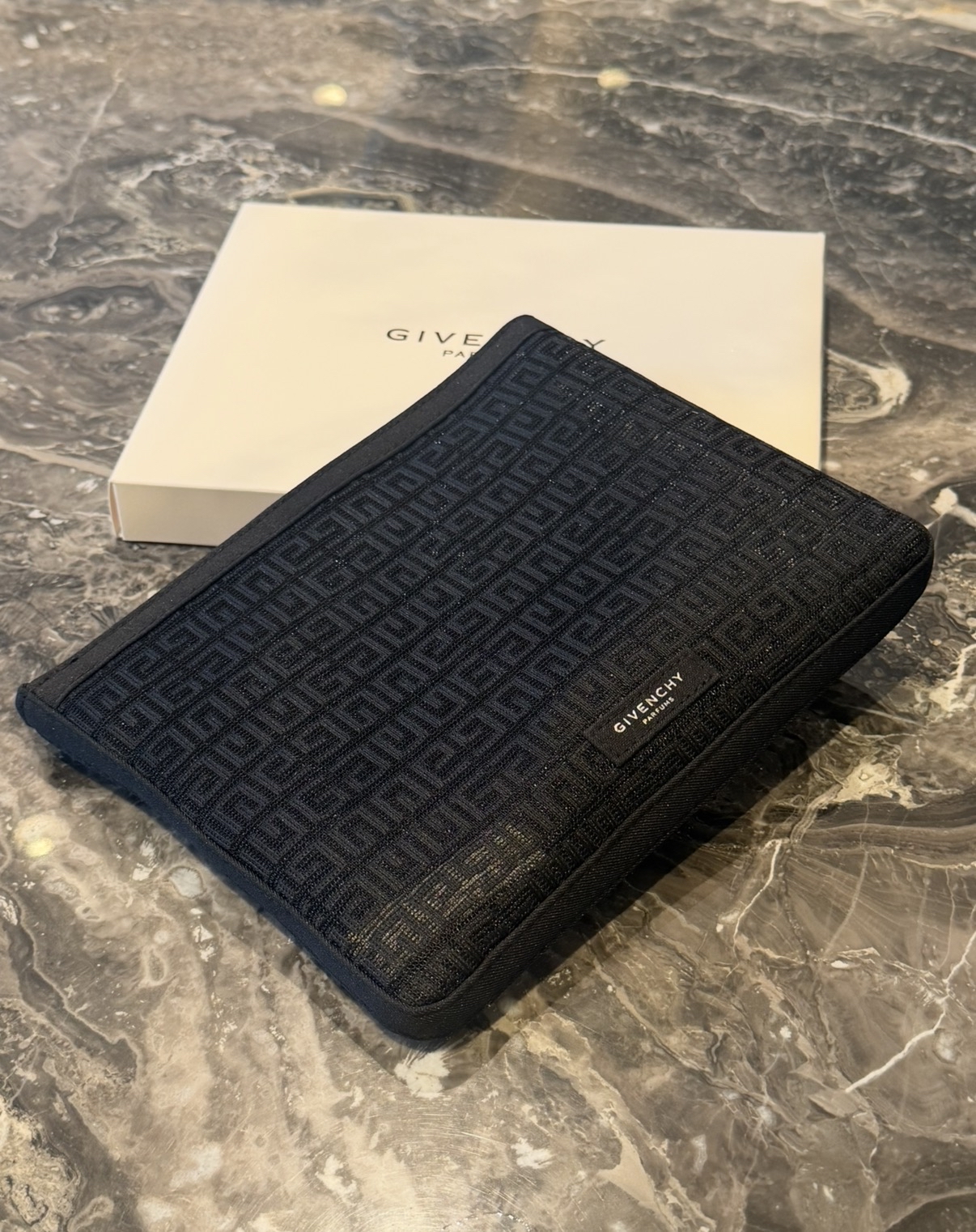 Givency 網網化妝袋