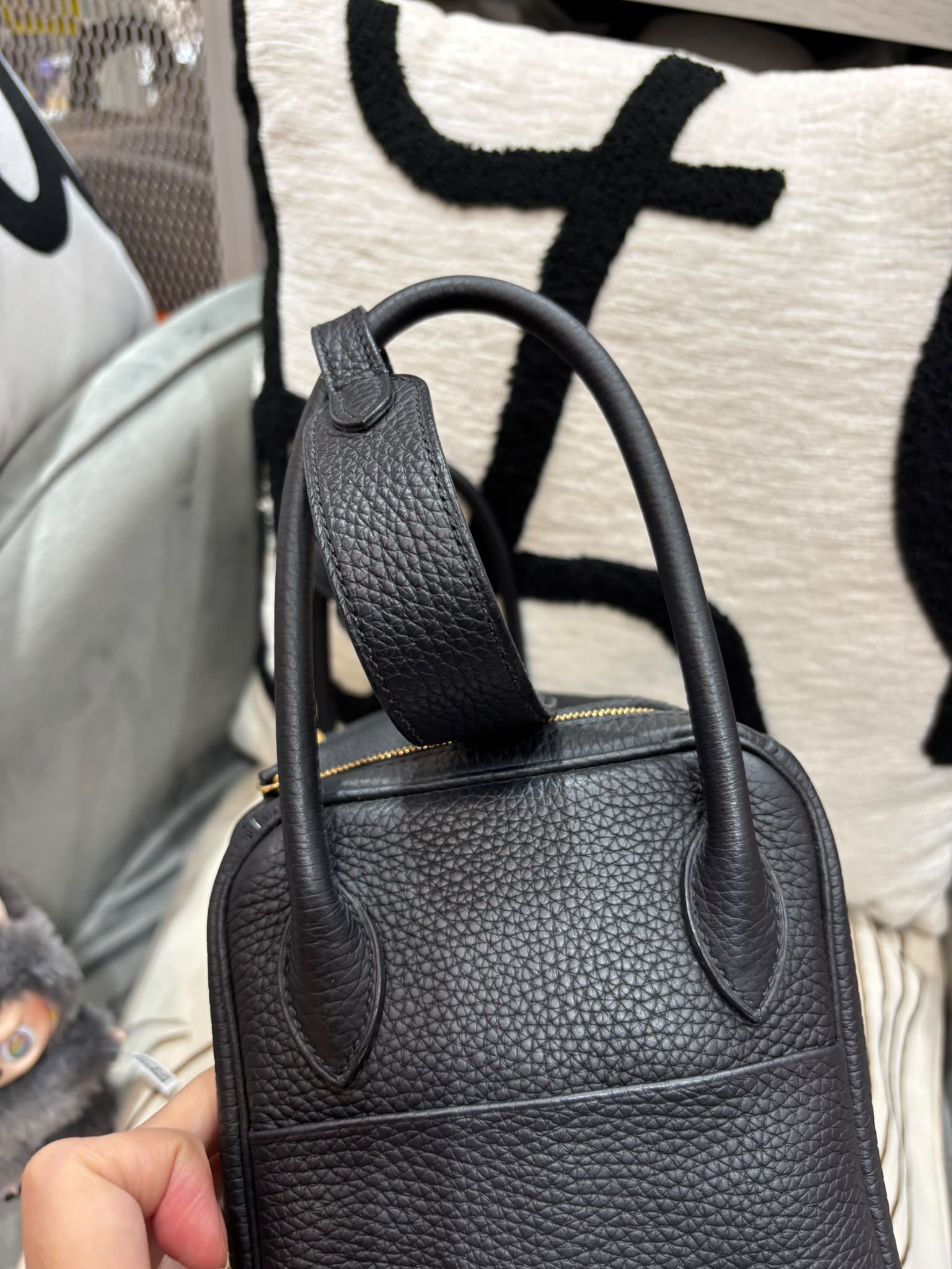 Hermes Lindy 26 Stamp X 黑色牛皮淺金扣  100%Authentic, 95%New ✅Dust bag
