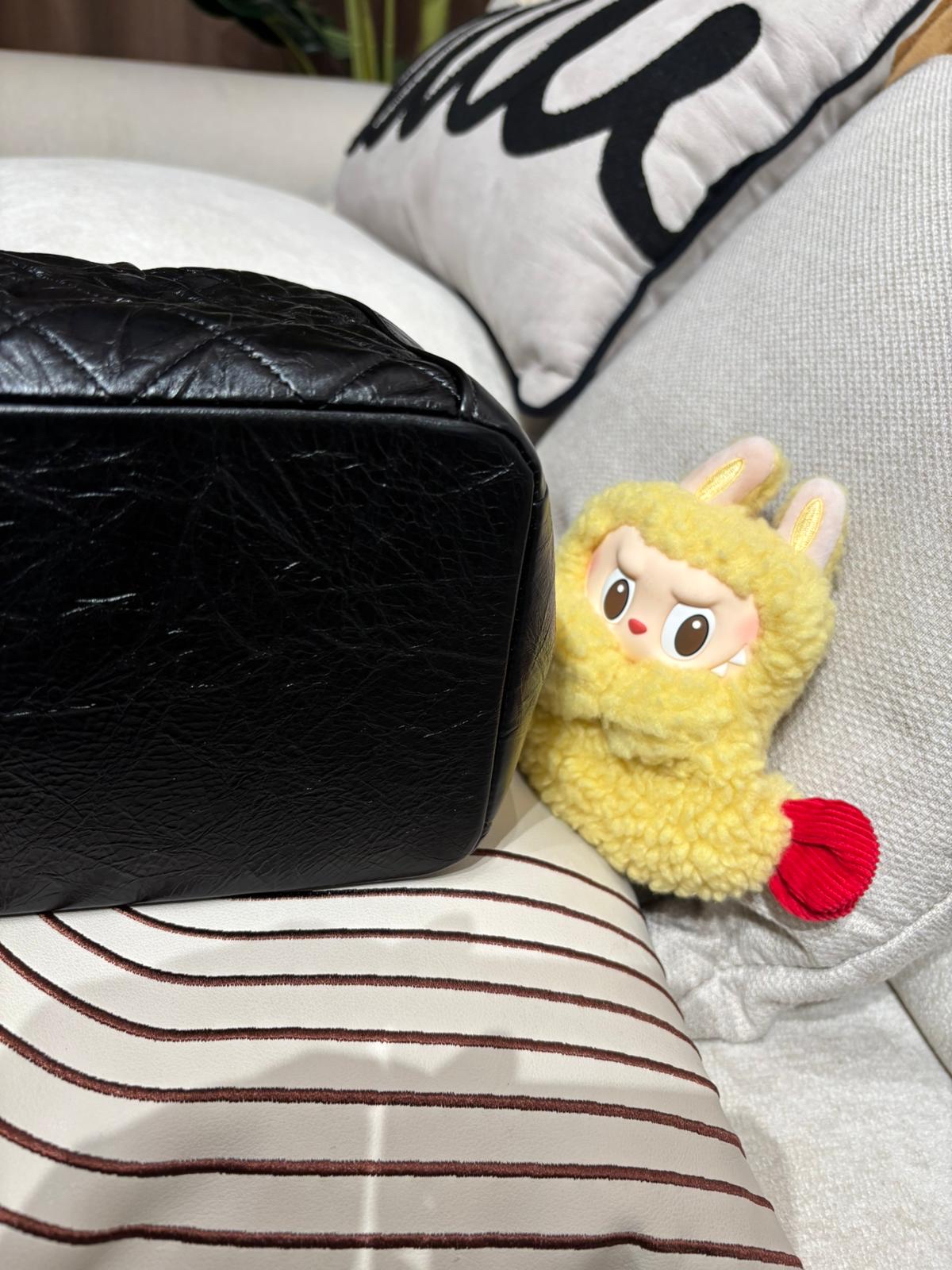 Chanel bucket drawstring bag 黑色油蠟牛皮，100%Authentic,98%new ✅card✅dust bag✅box