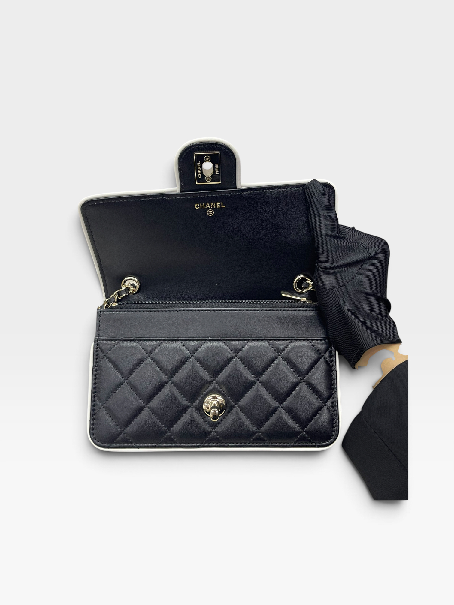 Pre-Owned CHANEL Flap Bag / Product Code: K090418