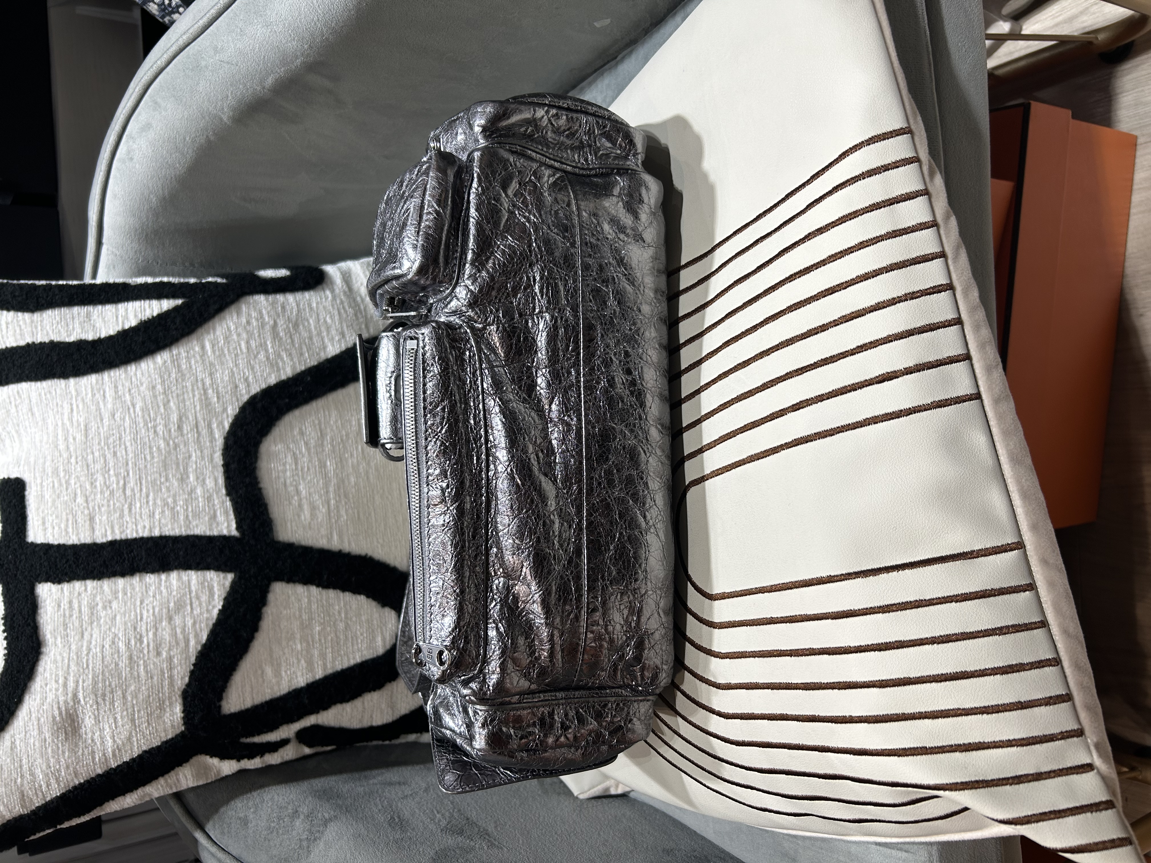 Balenciaga Superbusy XS Sling Hobo Bag 銀色 100%Authentic, 98%New☑️Dust bag