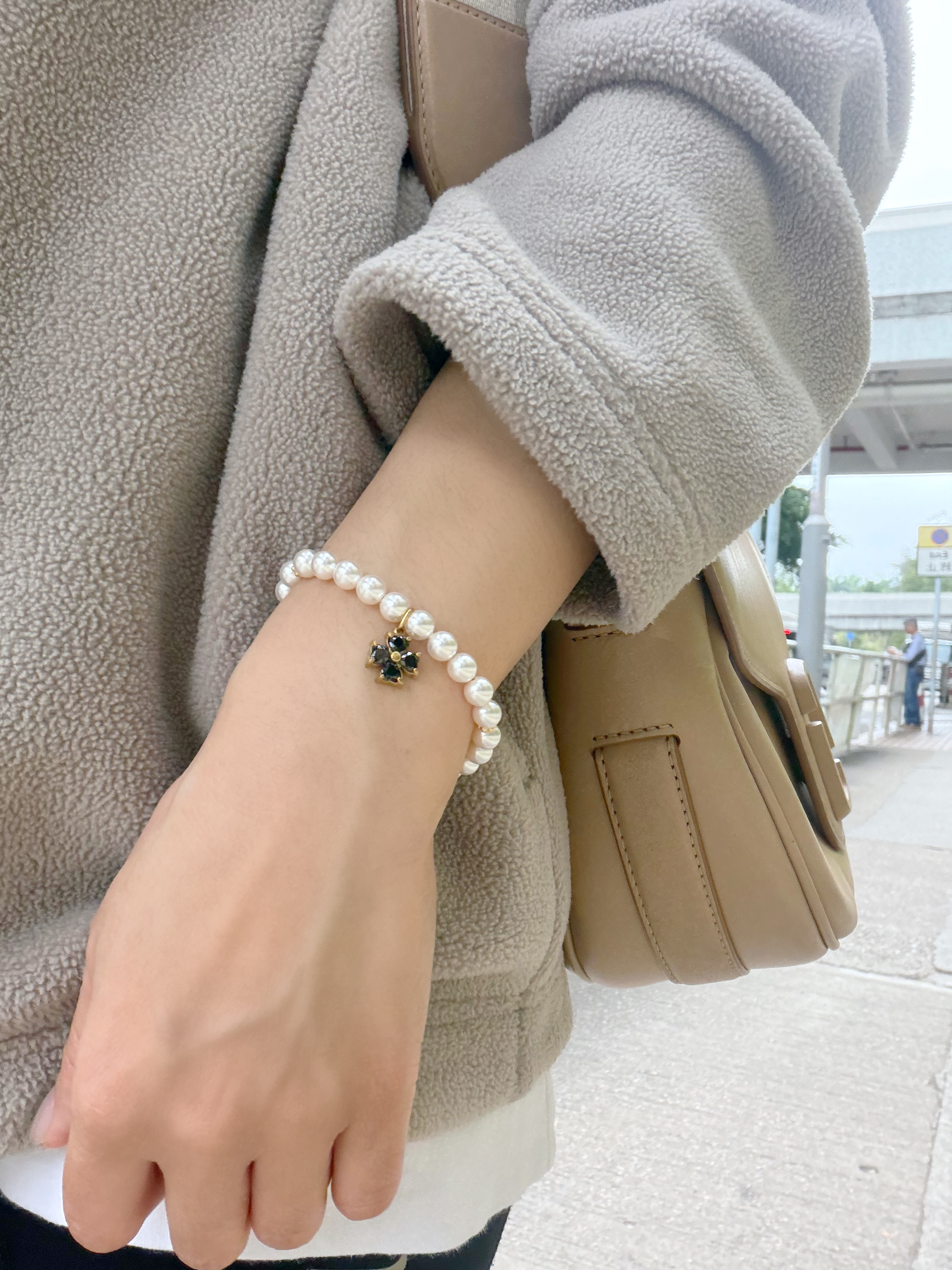 雅黑小花珍珠手鍊/6mm米白珍珠 