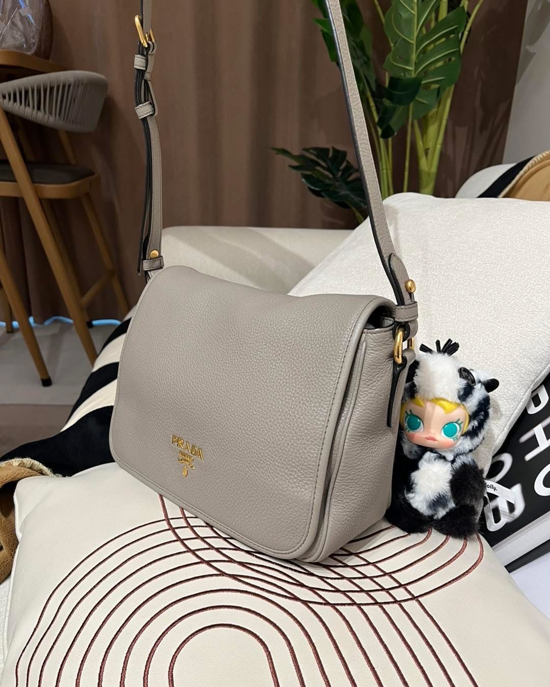 PRADA SHOULDER BAG calfskin100%Authentic,98%new ✅dust bag