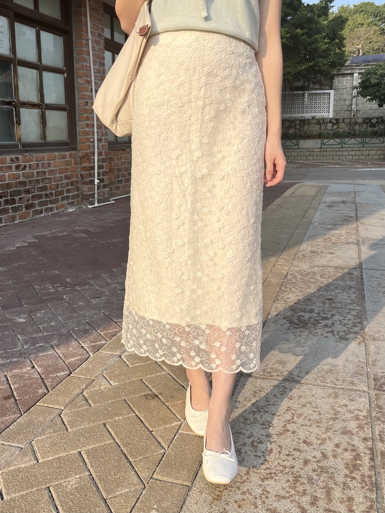 Blossom Embroidery Skirt (Cream)