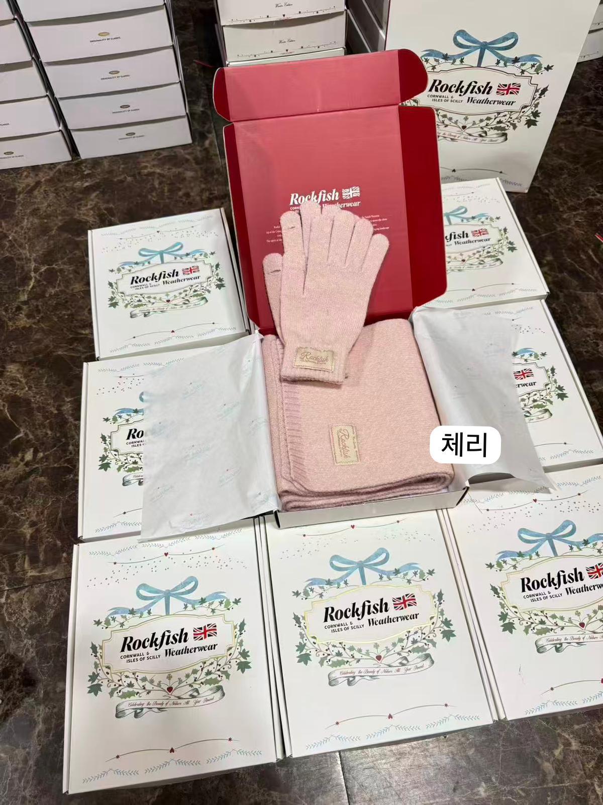 🇰🇷Rockfish 手套+頸巾聖誕套裝🎄
