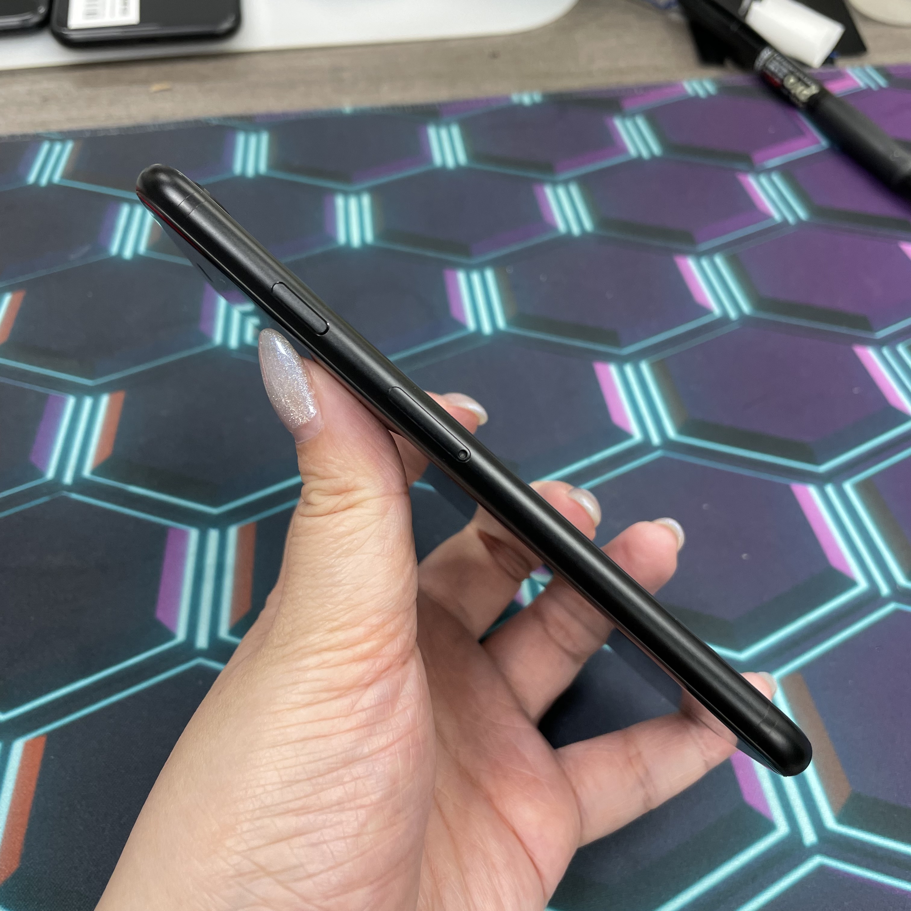 *7020 SE 2 勁靚機 128GB 電82 黑色 black