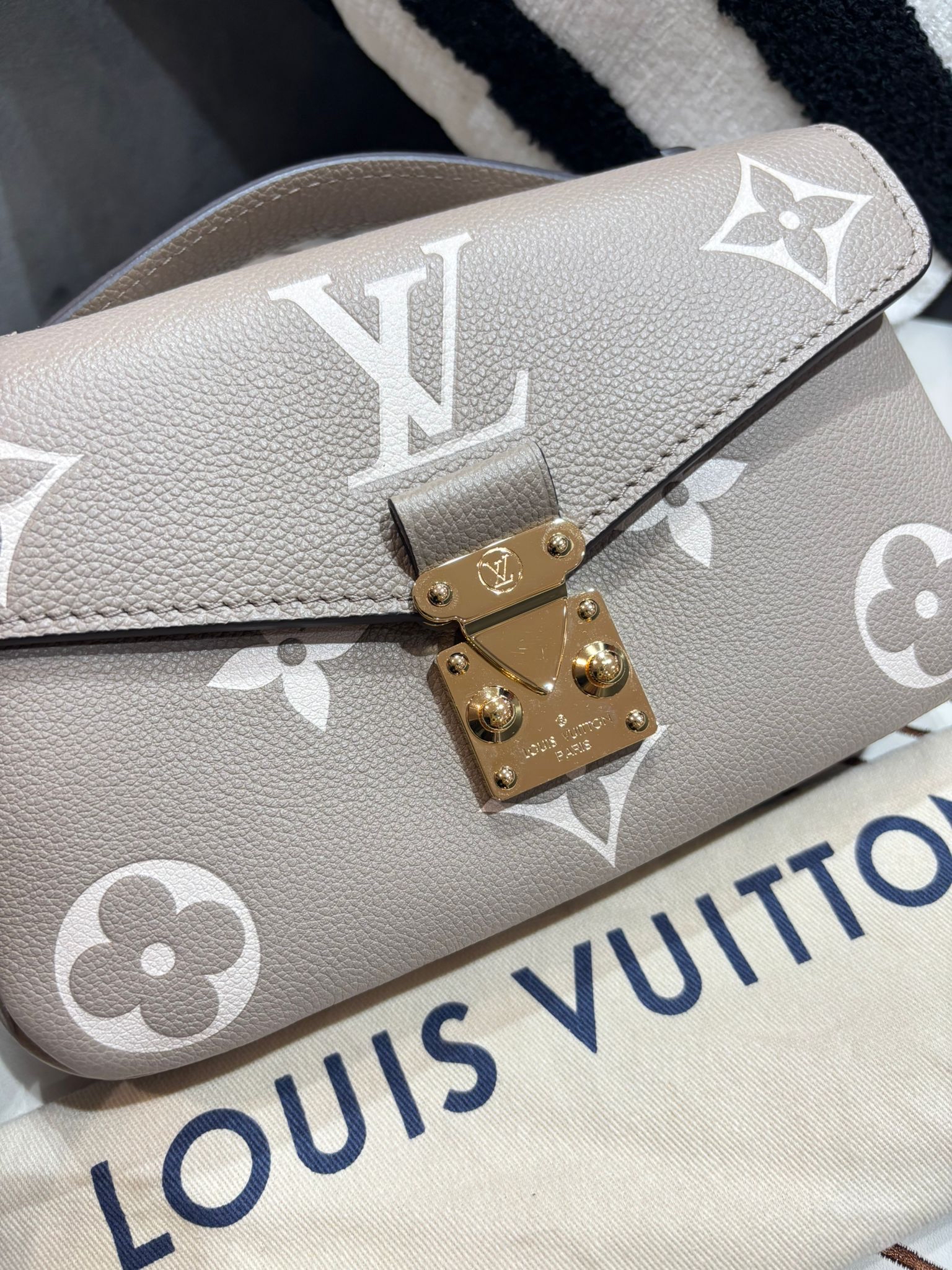 Lv Metis east west Calfskin 100%Authentic,98%new ✅dust bag  