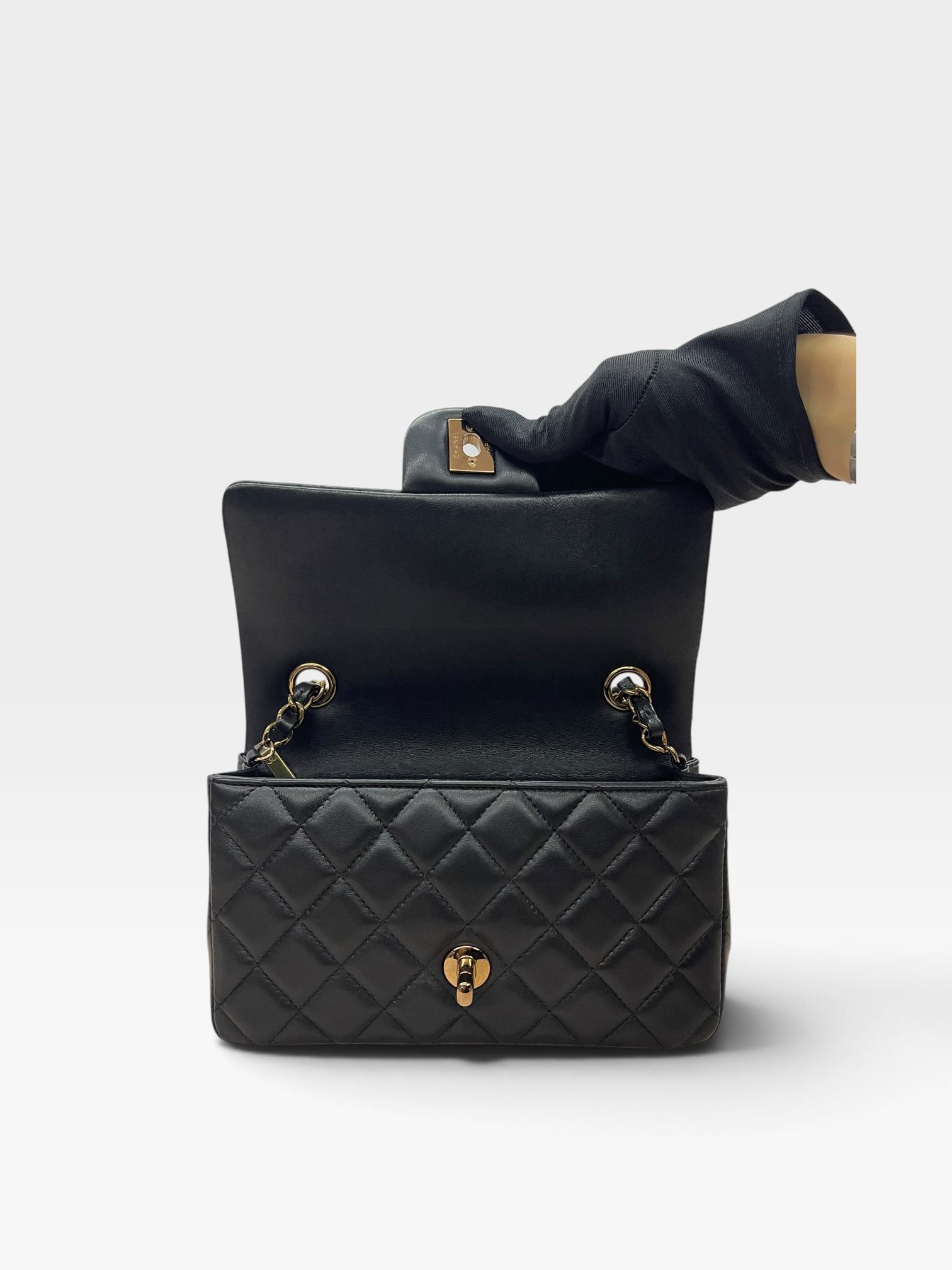Pre-Owned CHANEL 20 Classic Flap Bag / Product Code: 090221