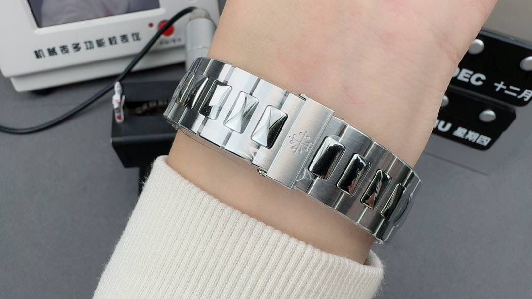 百达翡丽鹦鹉螺蒂芙尼联名款170周年纪念腕表