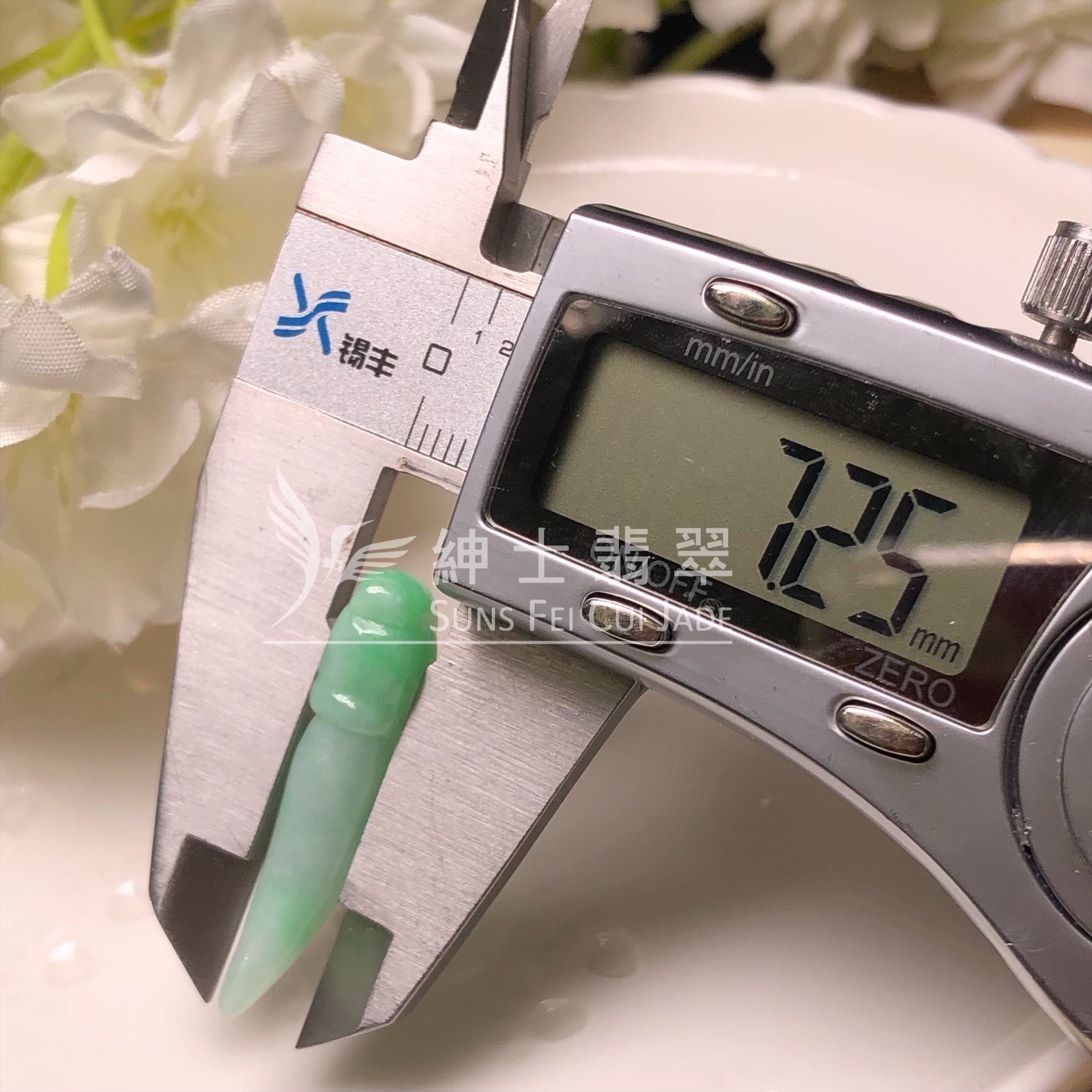 B01942 滿綠龍牙掛件