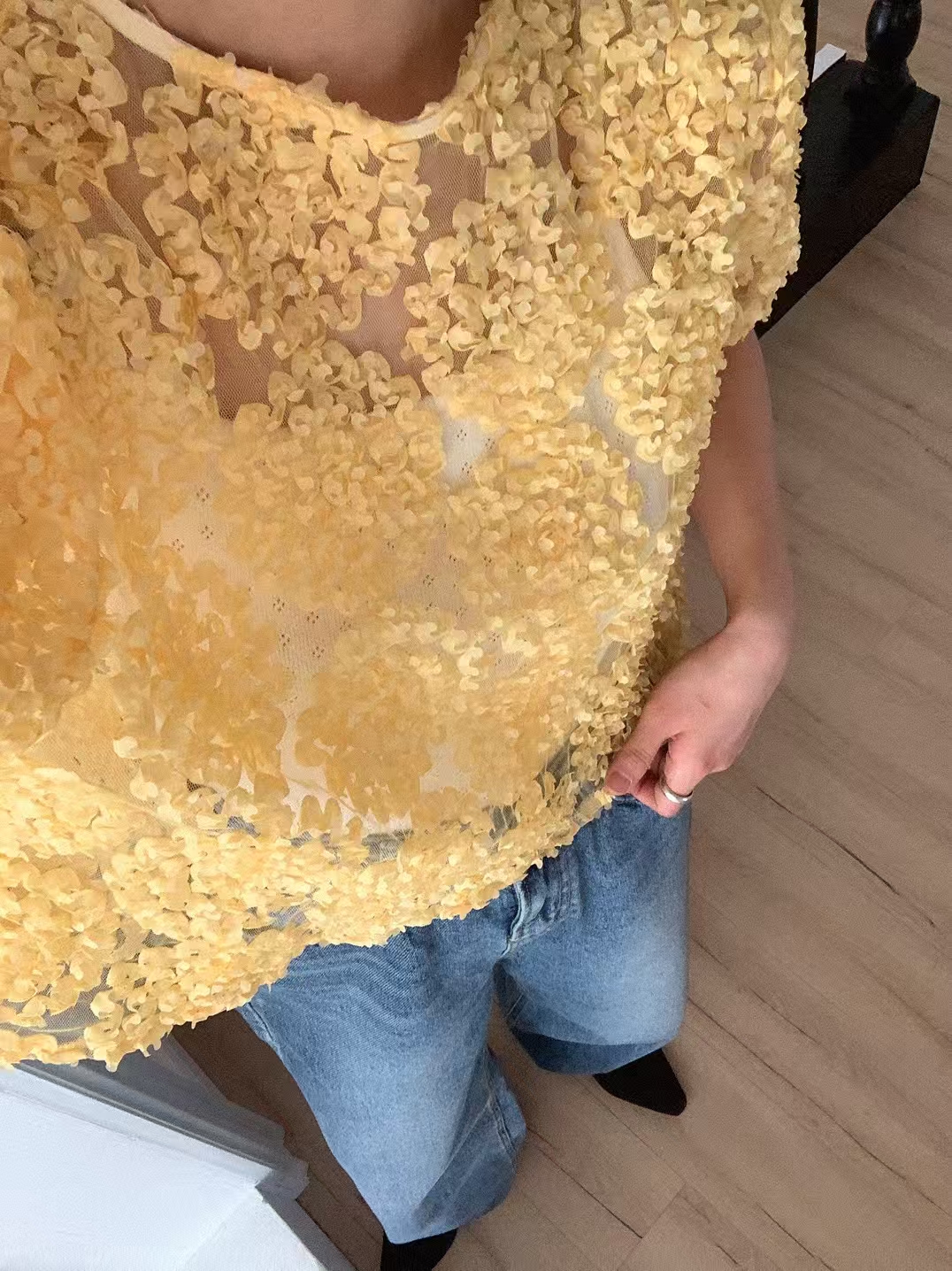 3D Floral Embroidered Mesh Short Sleeve Top ‖ 立体花朵刺绣网纱短袖上衣 KR011056071