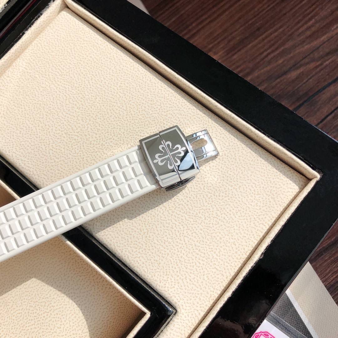 独家推出 新款百达斐丽AQUANAUT系列 专为女性设计！用最简约方式完美体现百达斐丽的精髓，融合了大胆的设计和正统的纯粹，这款腕表成为百达斐丽的旗舰产品之一！腕表完美尺寸35.6，进口精钢材质多重工艺精磨打造。原装一致厚度7.77cm。表盘镶嵌46颗 vs1.8真钻。约一克拉！ Gtc中国权威鉴定证书。百分百保证每一粒都是货真价实的真钻。可验可查询！💯💯