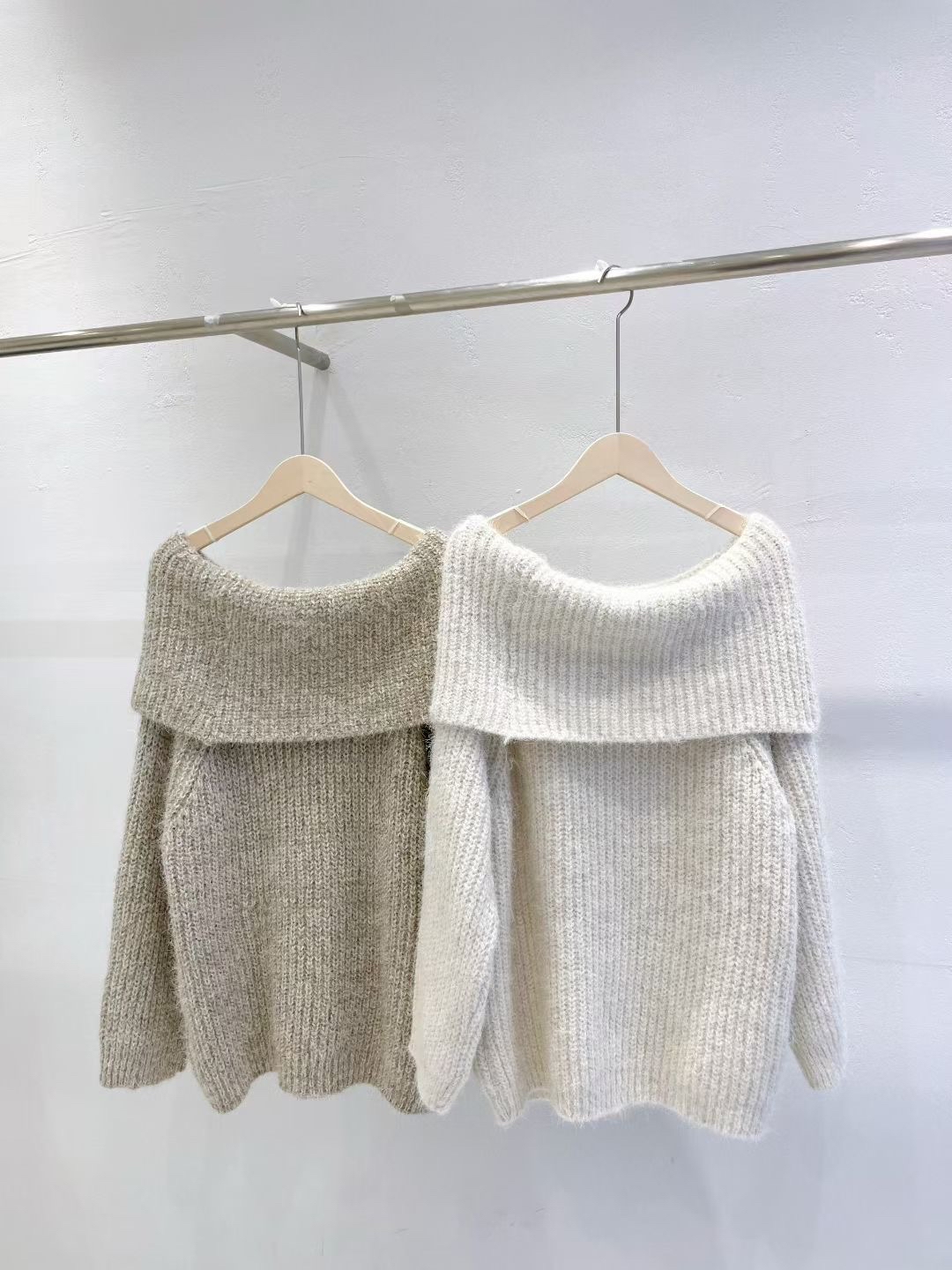 【 Goodbye Winter,🧸 | 氣質女孩！粒粒混色針織兩穿反領一字膊OPS🤎】 Bear Off Shoulder Ops(兩色入)