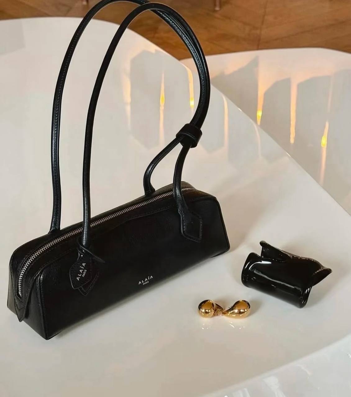 限時優惠🩷訂貨 ✈️ Alaia Le Teckel 黑色山羊皮款法棍🥖 超百搭  Size 33x10x11cm