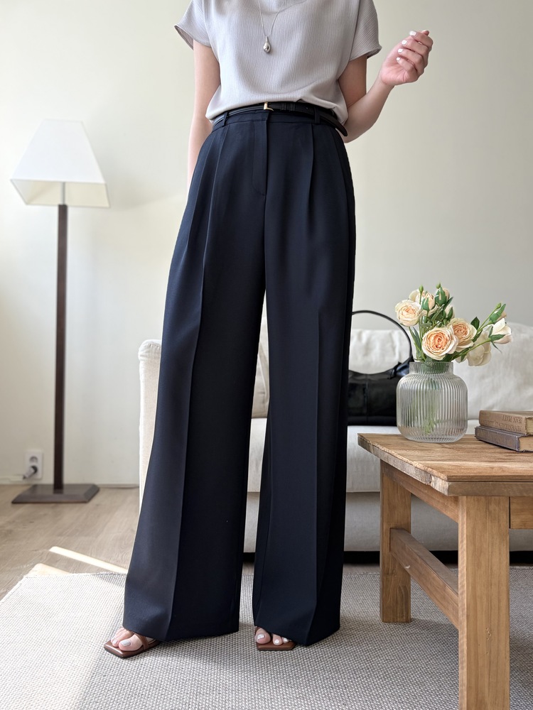 Timeless Pleated Flow Pants (Navy)
