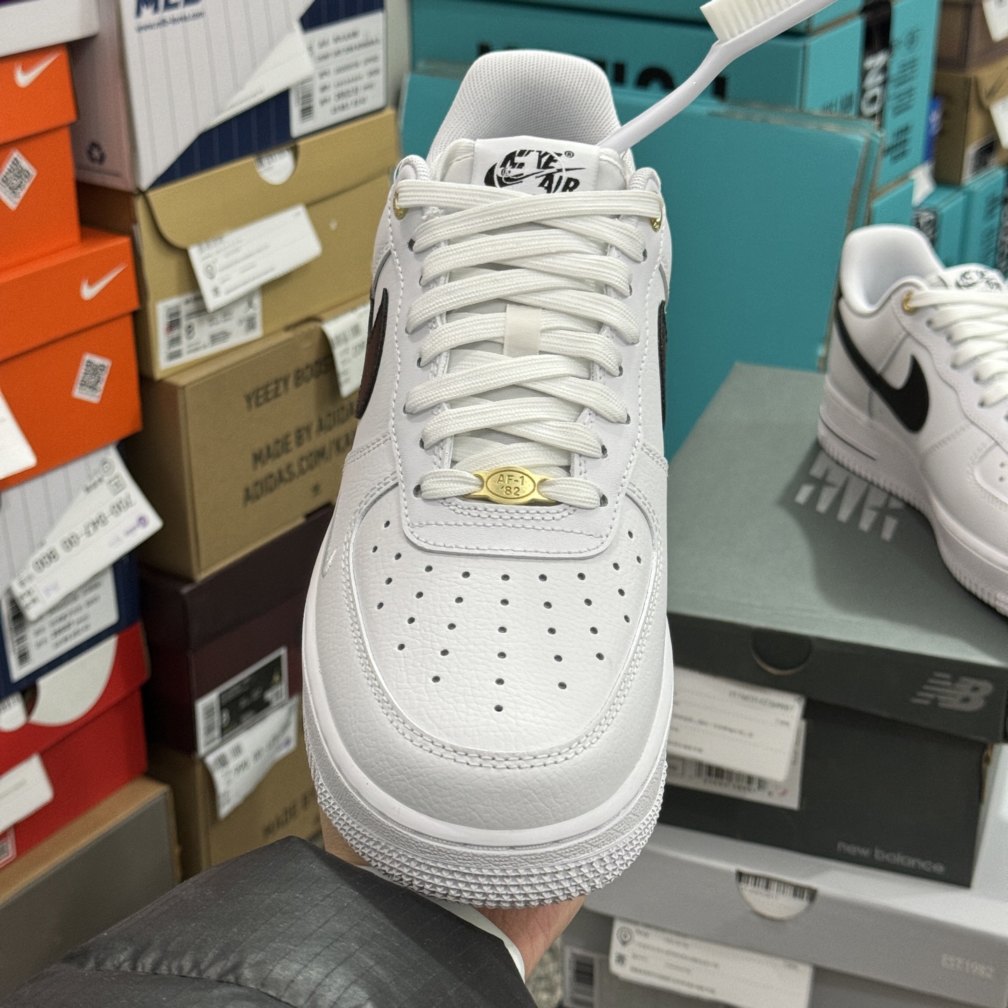 Nike Air Force 1 '07 LV8 "40th Anniversary"  DQ7658-100 
