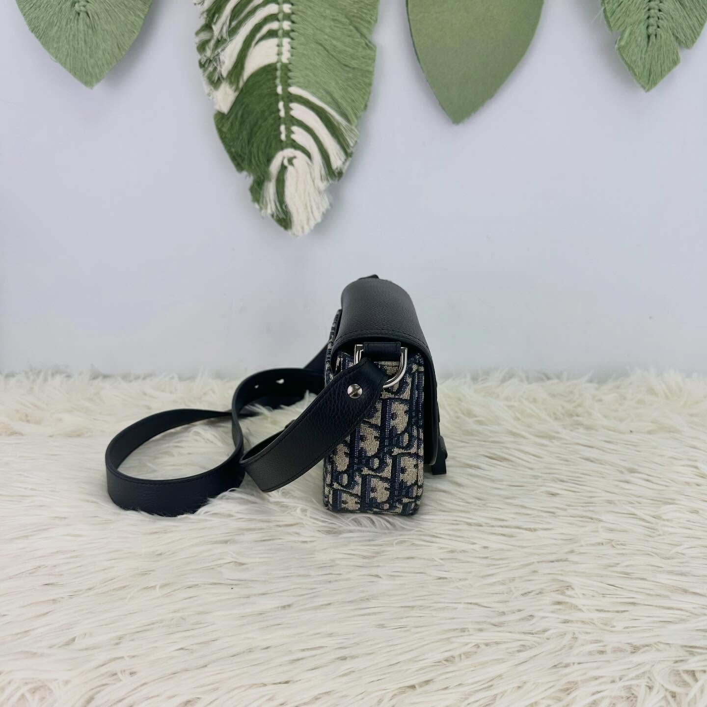 DIOR 🤍PRE OWNED Saddle 米白色緹花郵差包 2026年 全套有單🖤