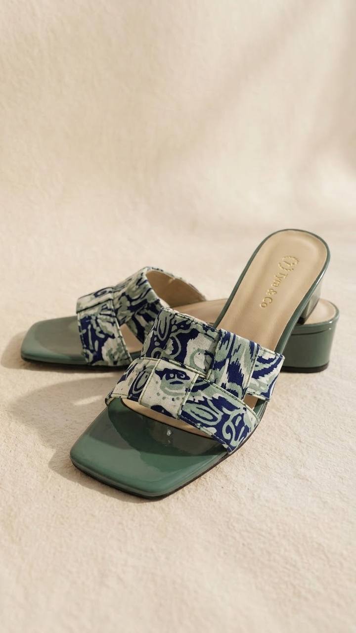 5846 - Anyaman Slide Batik Heels