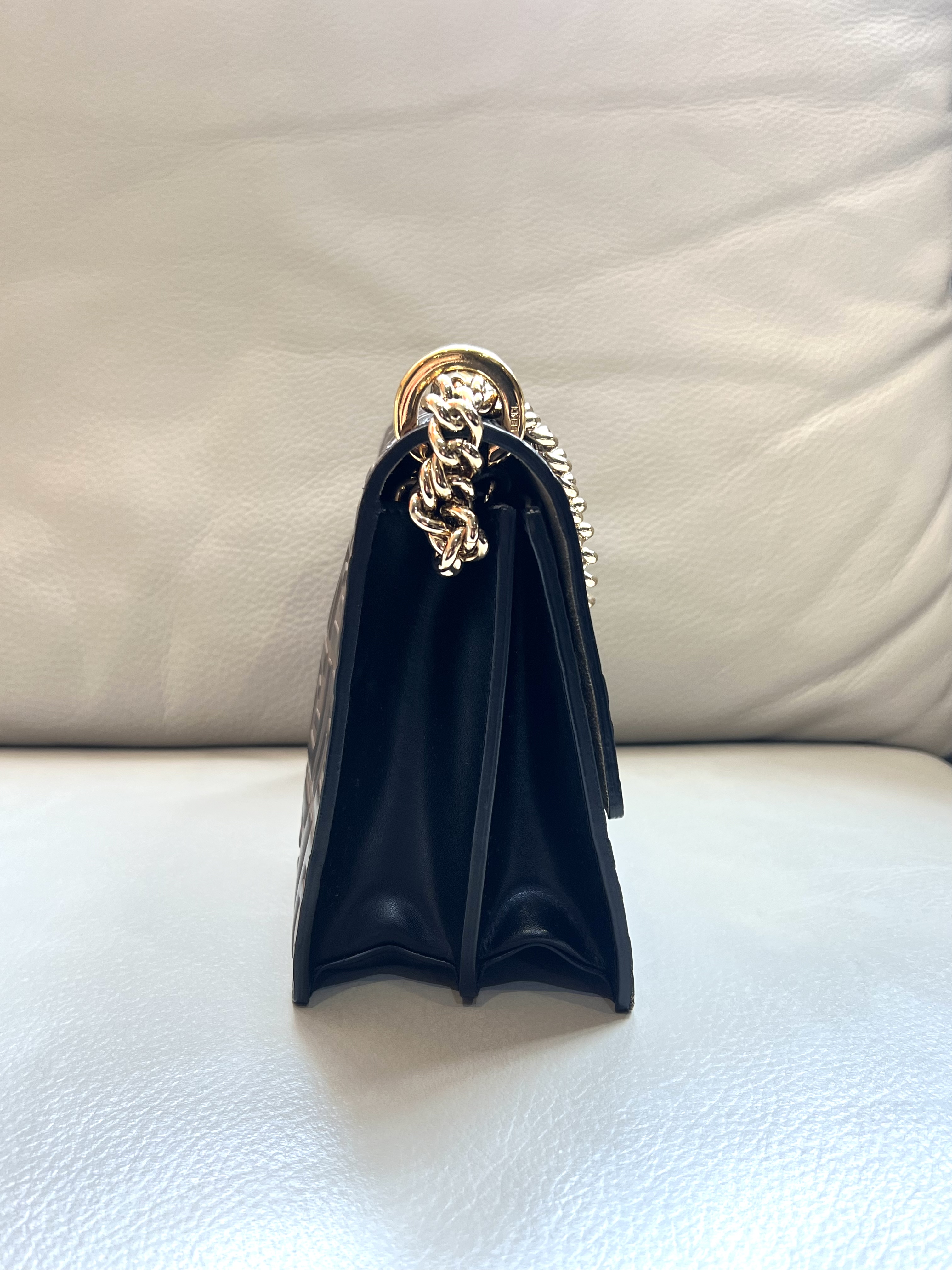 Pre-Owned FENDI Kan U Bag / Product Code: 26041630