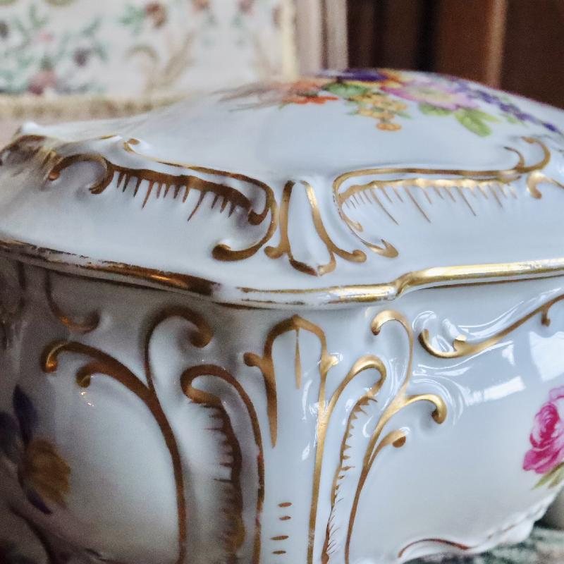RARE! 1934-1949 Made in Germany JLMenau Graf Von Hennebert Porcelain Large Footed Trinket Box/Treasure Box(MT1705)