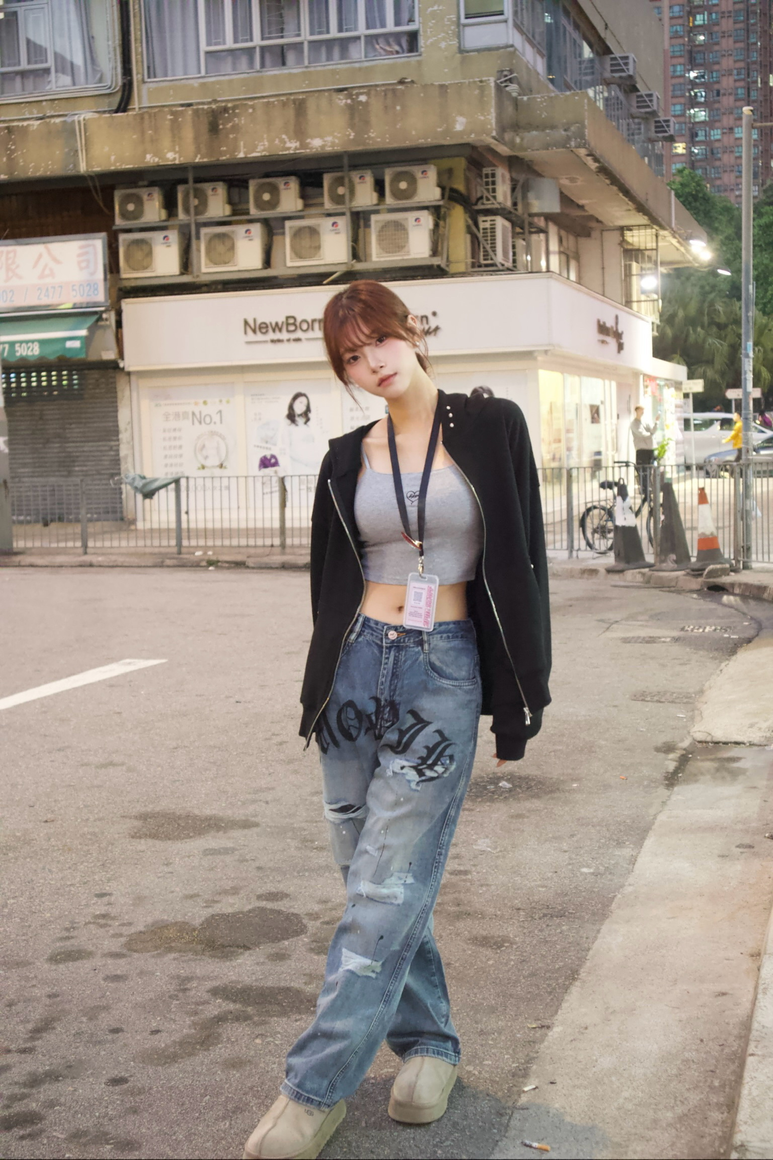 超型！韓國前字母破洞水水牛仔褲