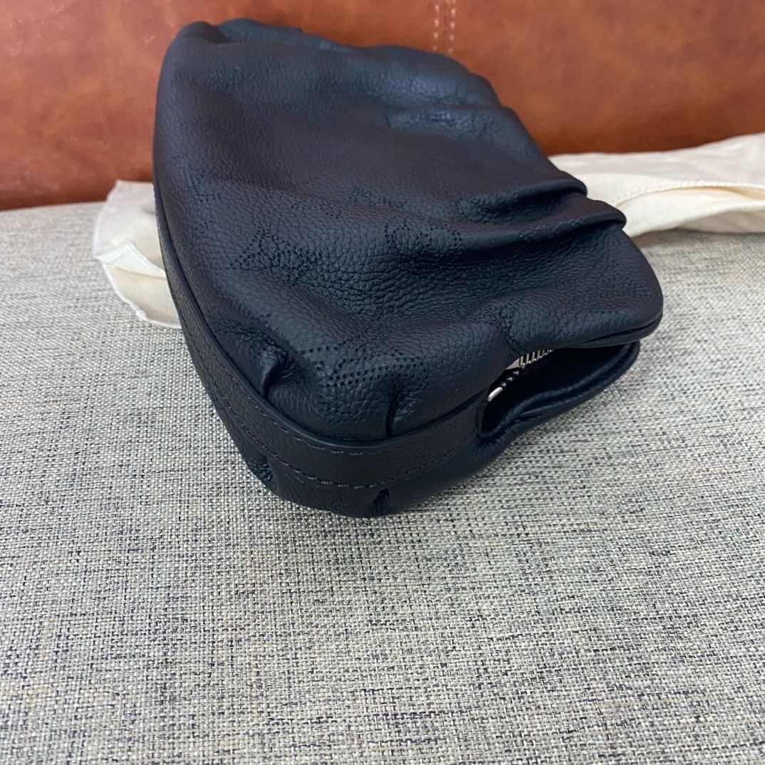 【預訂貨品】Lv黑色全皮雲朵包 