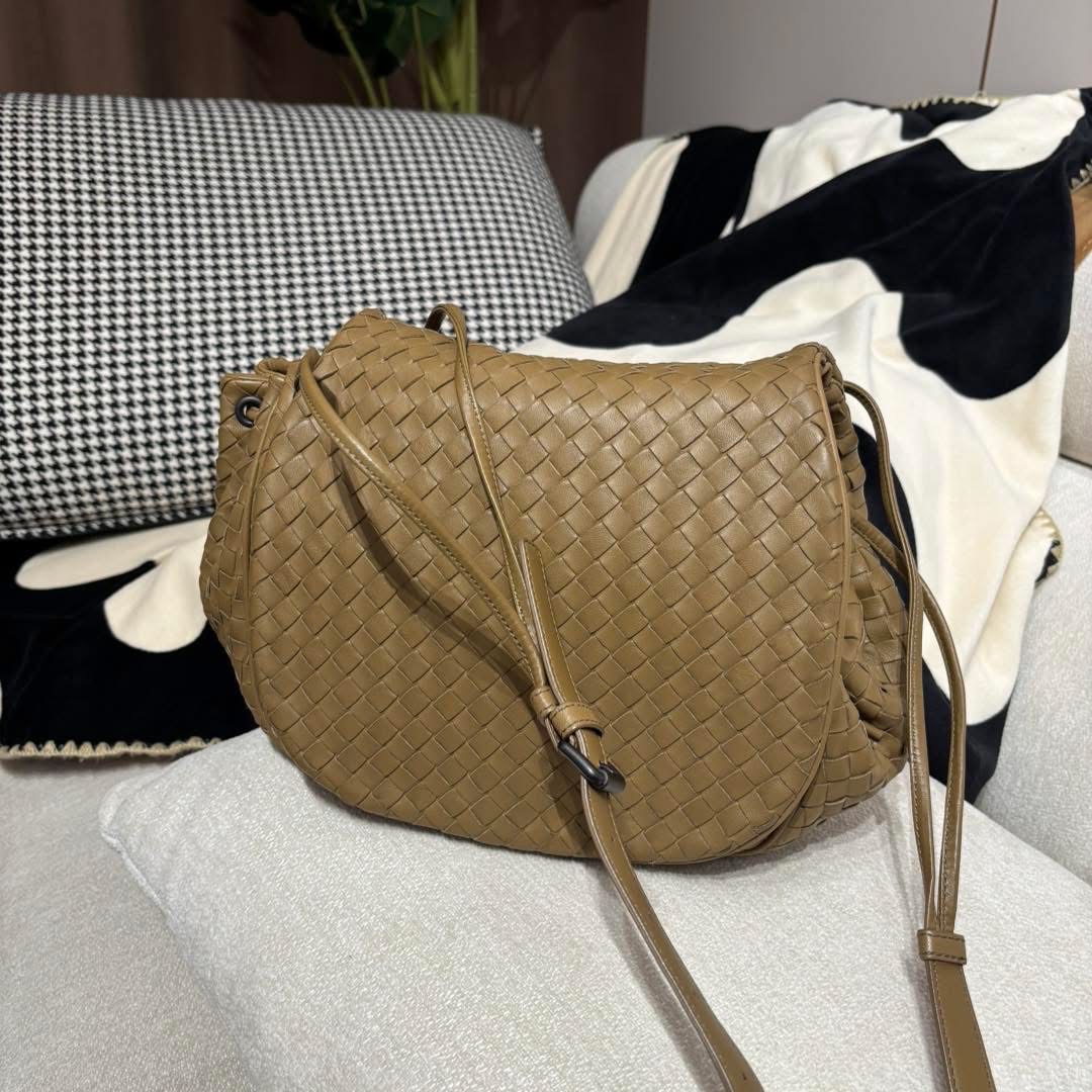 Bottega Veneta BV Shoulder bag flap bag 100%Authentic, 98%New