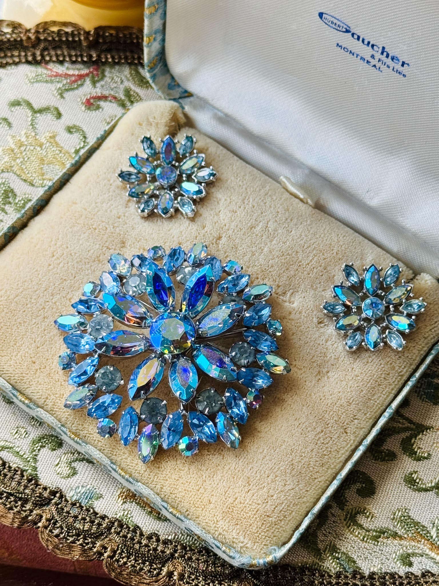 Vintage 1950s Designer Quality Blue Aurora Borealis Brooch and Clip Earrings Jewelry Set (MT2628)