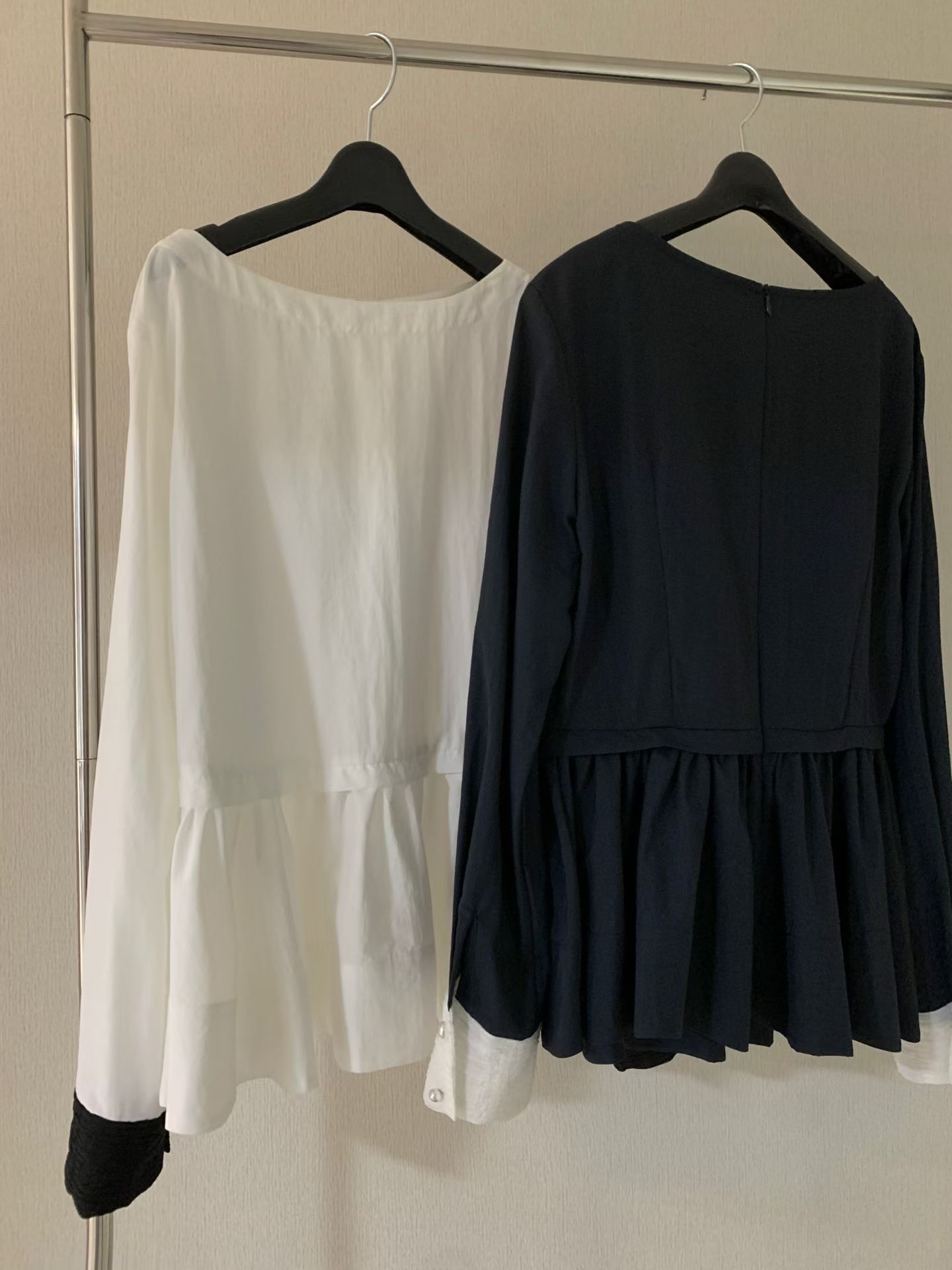 Feminine cuff contrast blouse