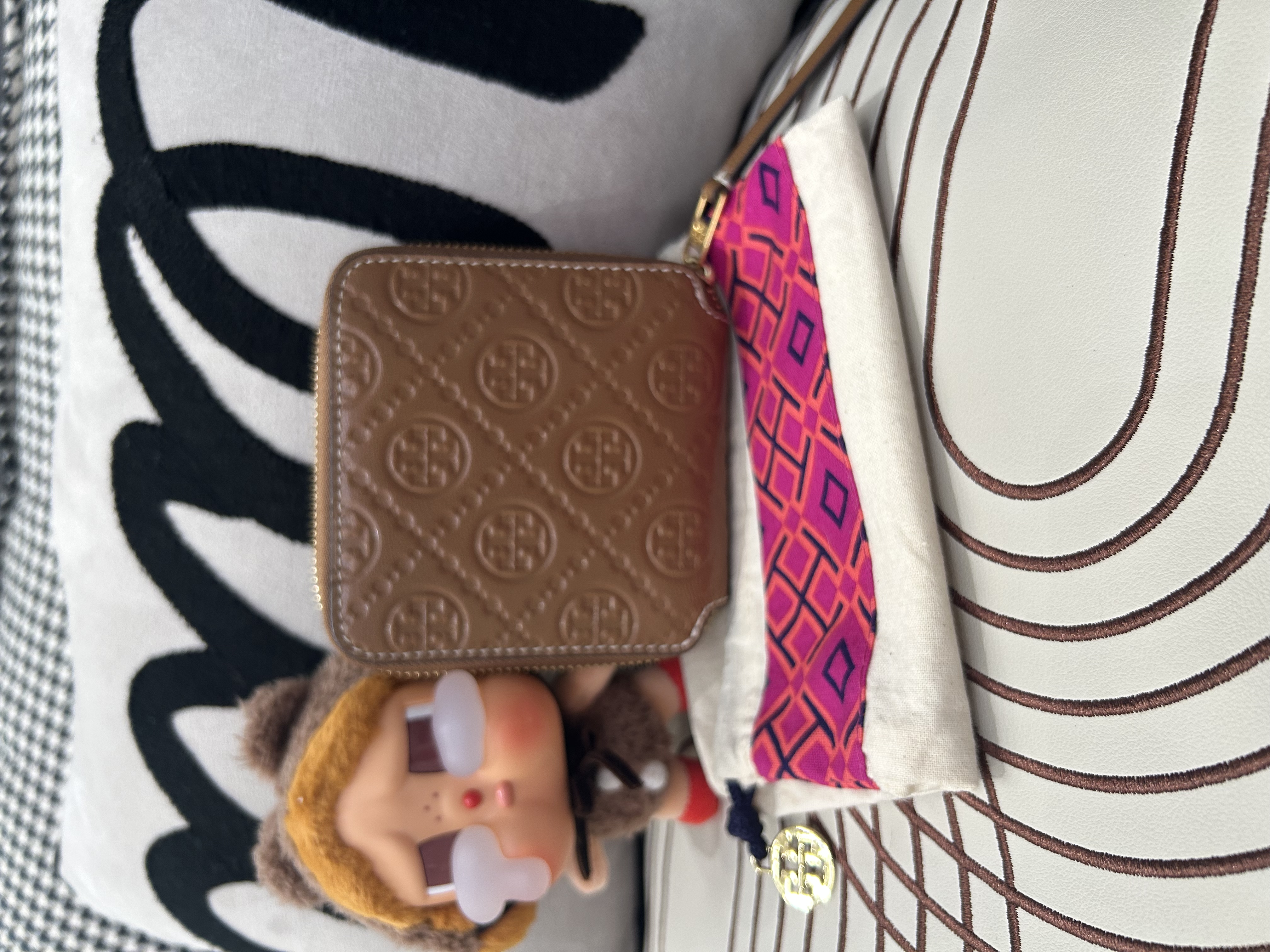 Tory Burch Zip Wallet 100%Authentic, 98%New ✅Dust bag