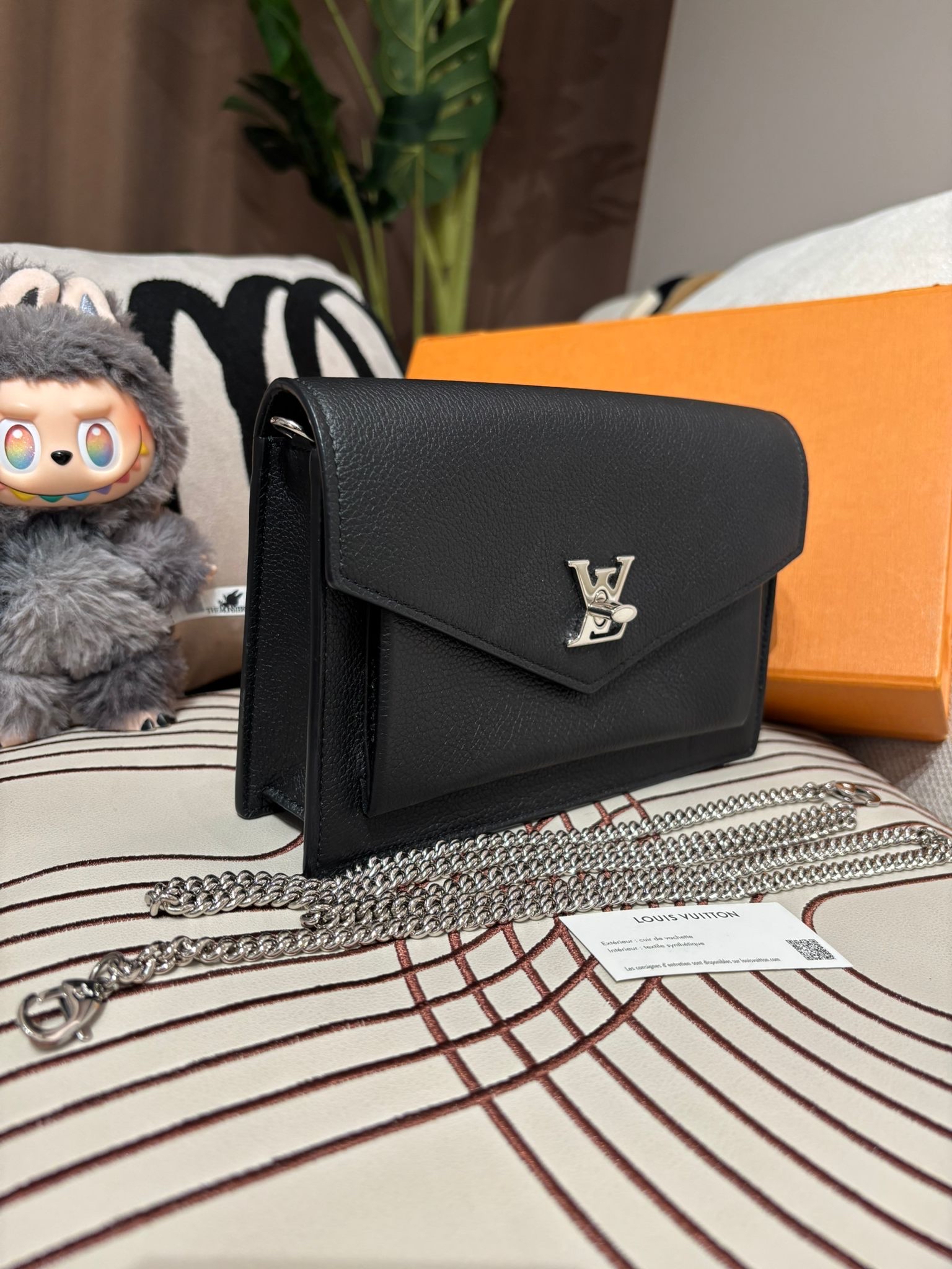 未使用品 Lv My lockme chain pochette bag calfskin ,100%Authentic,unused ✅dust bag ✅box 