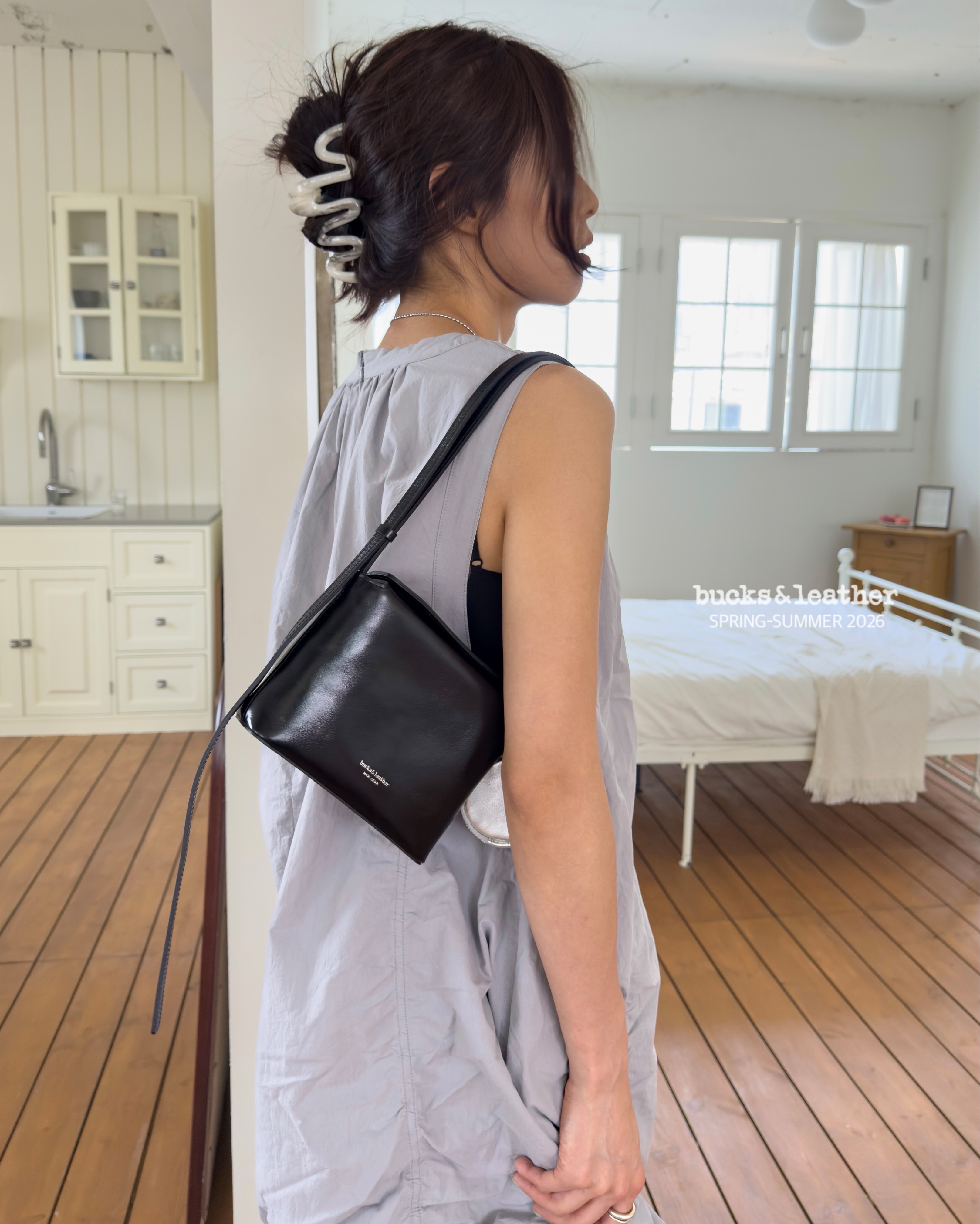 【26SS】預訂_TV Bag By Bucks & leather