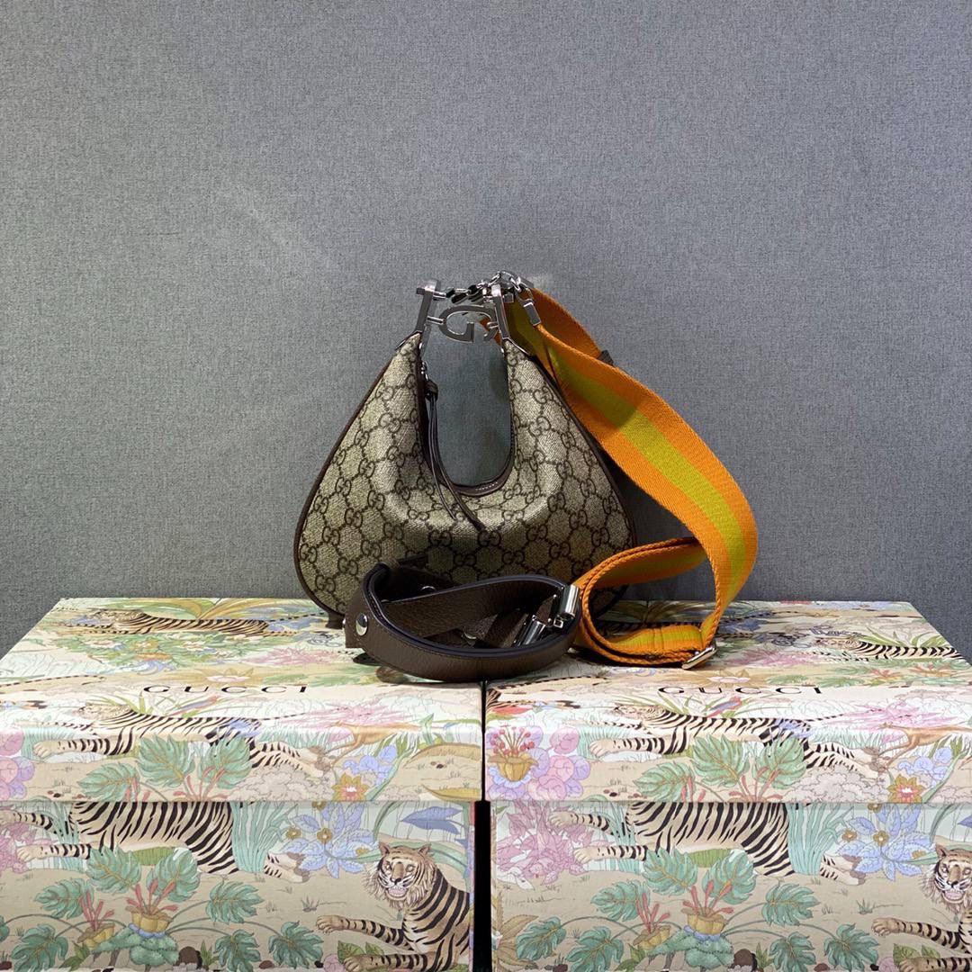 ▪大货实拍 𝗚𝘂𝗰𝗰𝗶 𝗔𝘁𝘁𝗮𝗰𝗵𝗲新品系列 型号：699409 尺寸：23*22*5cm