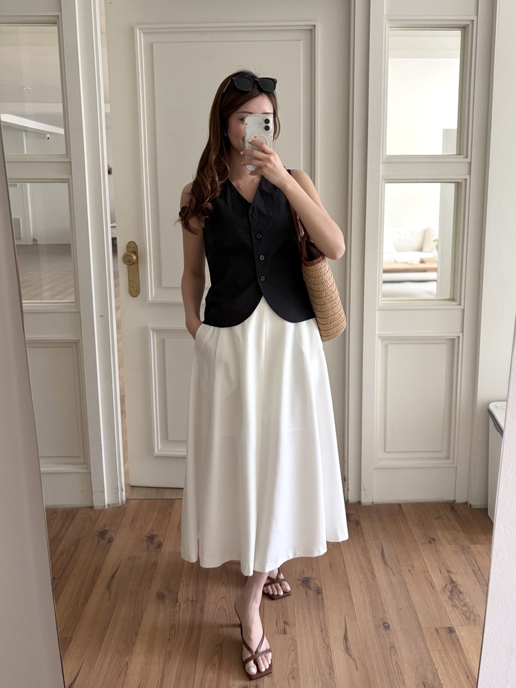 Minimal Buttoned Vest (Black)