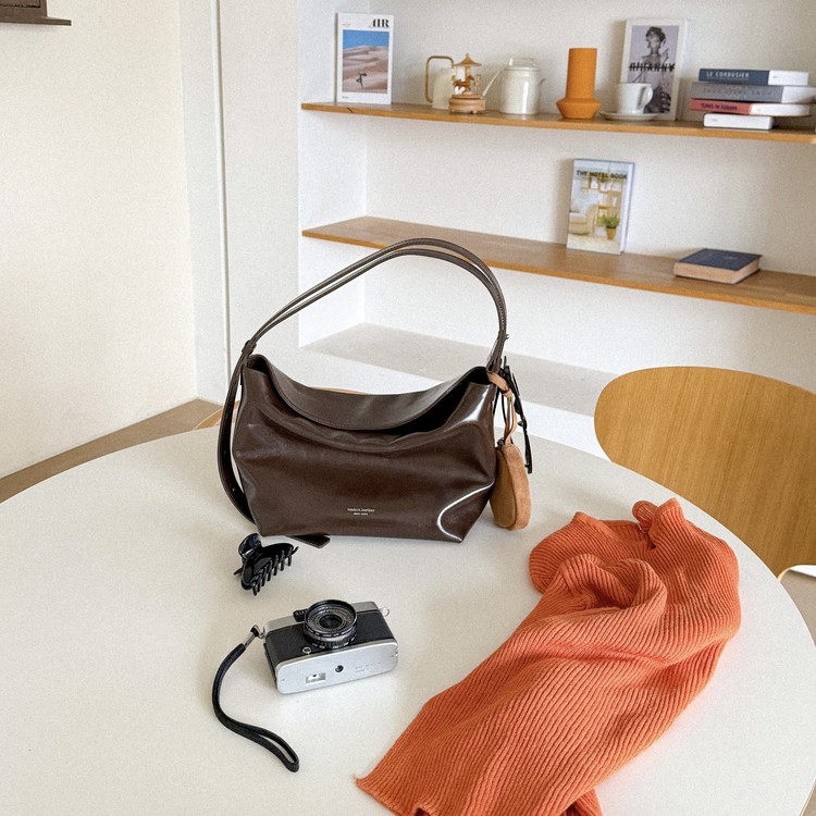  【26SS】預訂_亮面牛皮 Folding Shoulder 磁吸Tote Bag (L) By Bucks & leather