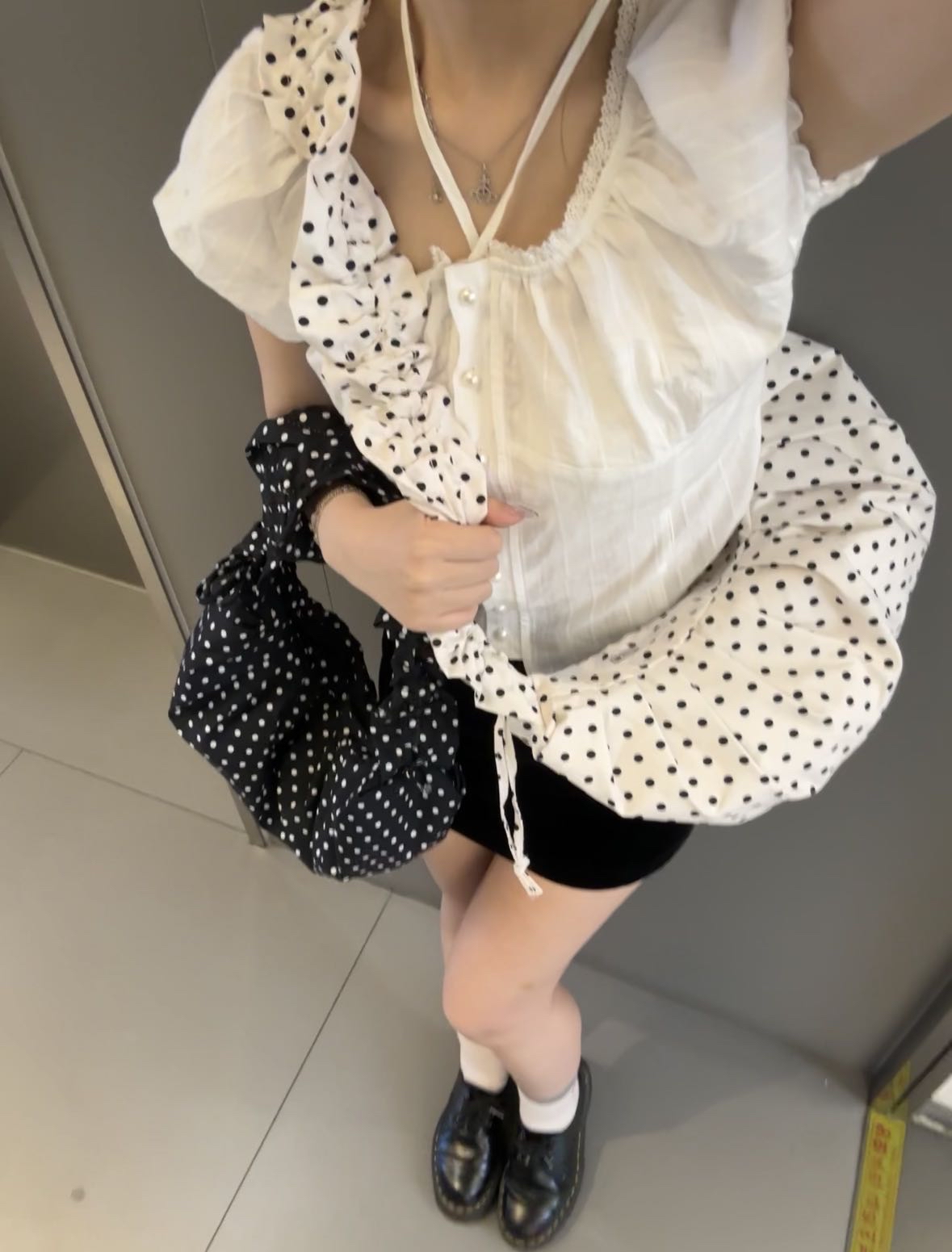 【 限時首批價🐼 | 召喚復古女孩🥛🖤韓國製～大熱波點兩用半月袋୨⚑゛】 Dot Dot Ruffle 2-way Bag(兩色入)