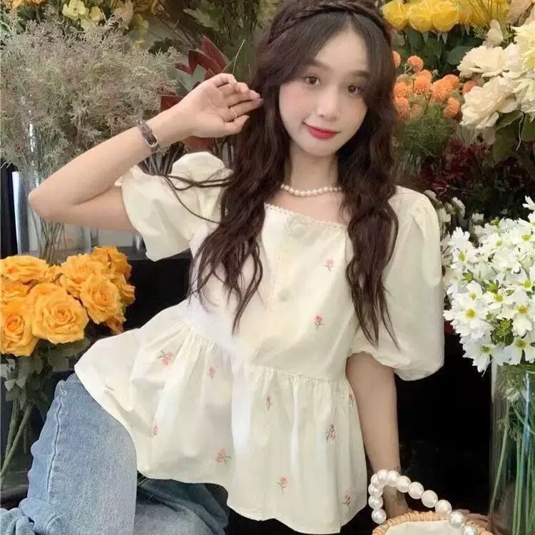 可爱小花花方领泡泡袖上衣