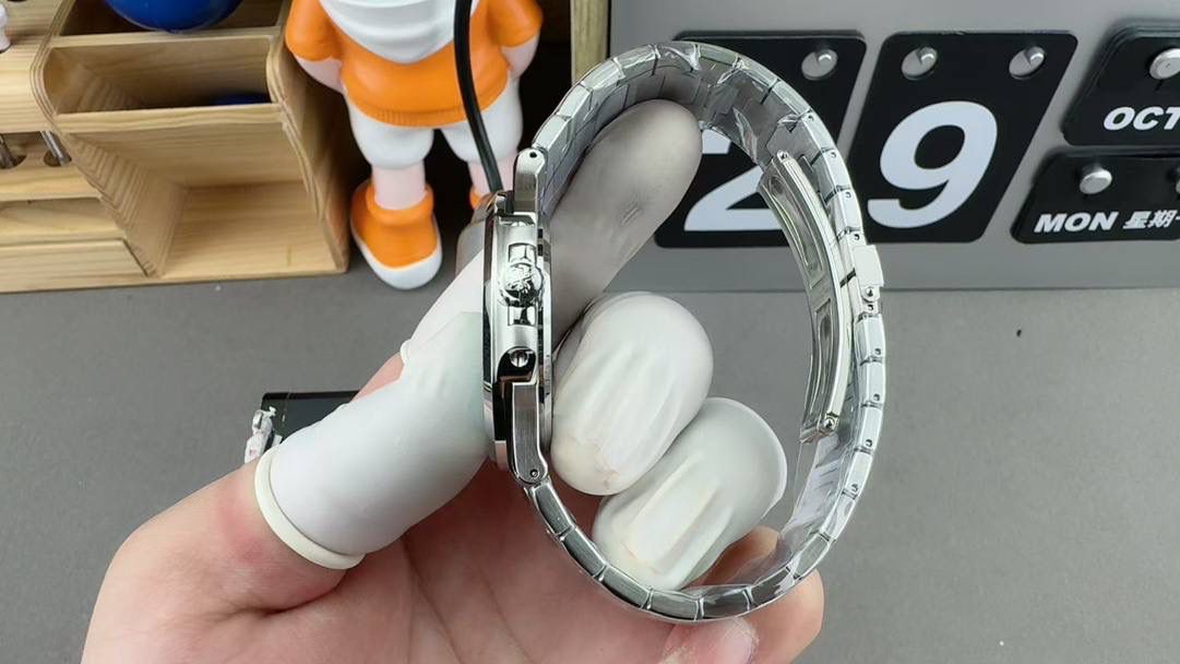 百达翡丽鹦鹉螺蒂芙尼蓝盘腕表