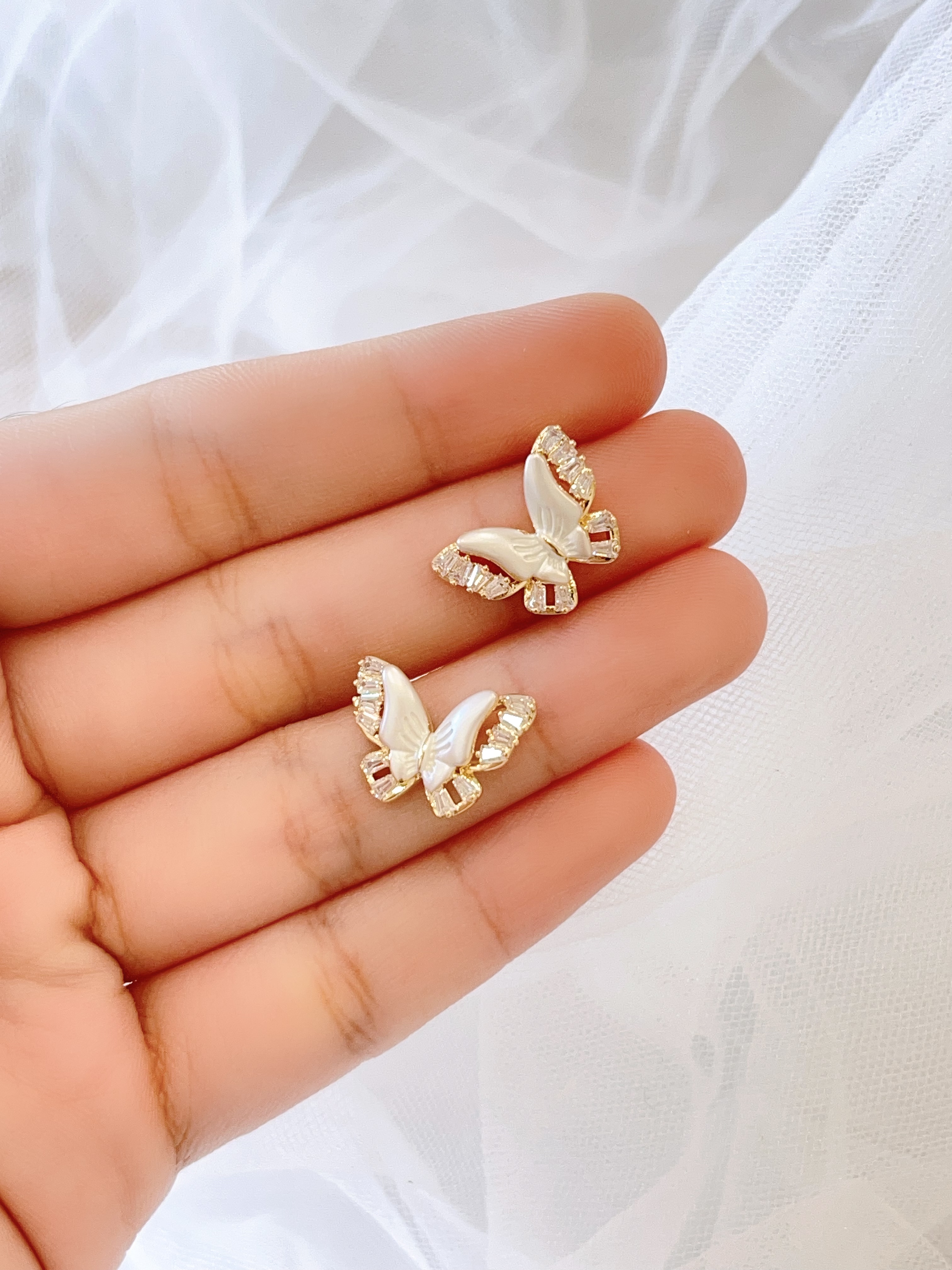 闪钻镂空拼色蝴蝶耳环