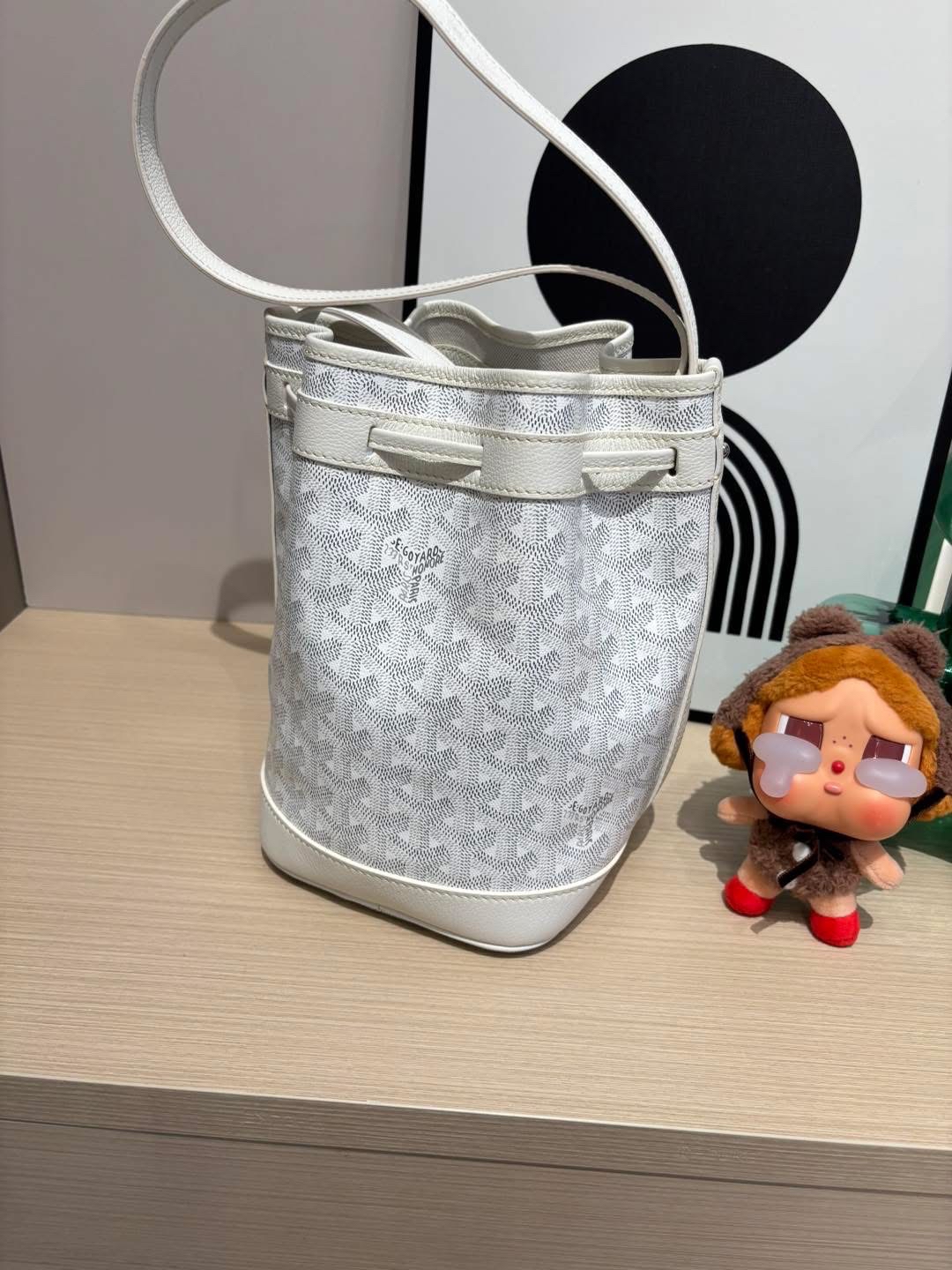 Goyard petit flot bucket bag   ,100%Authentic,95%new