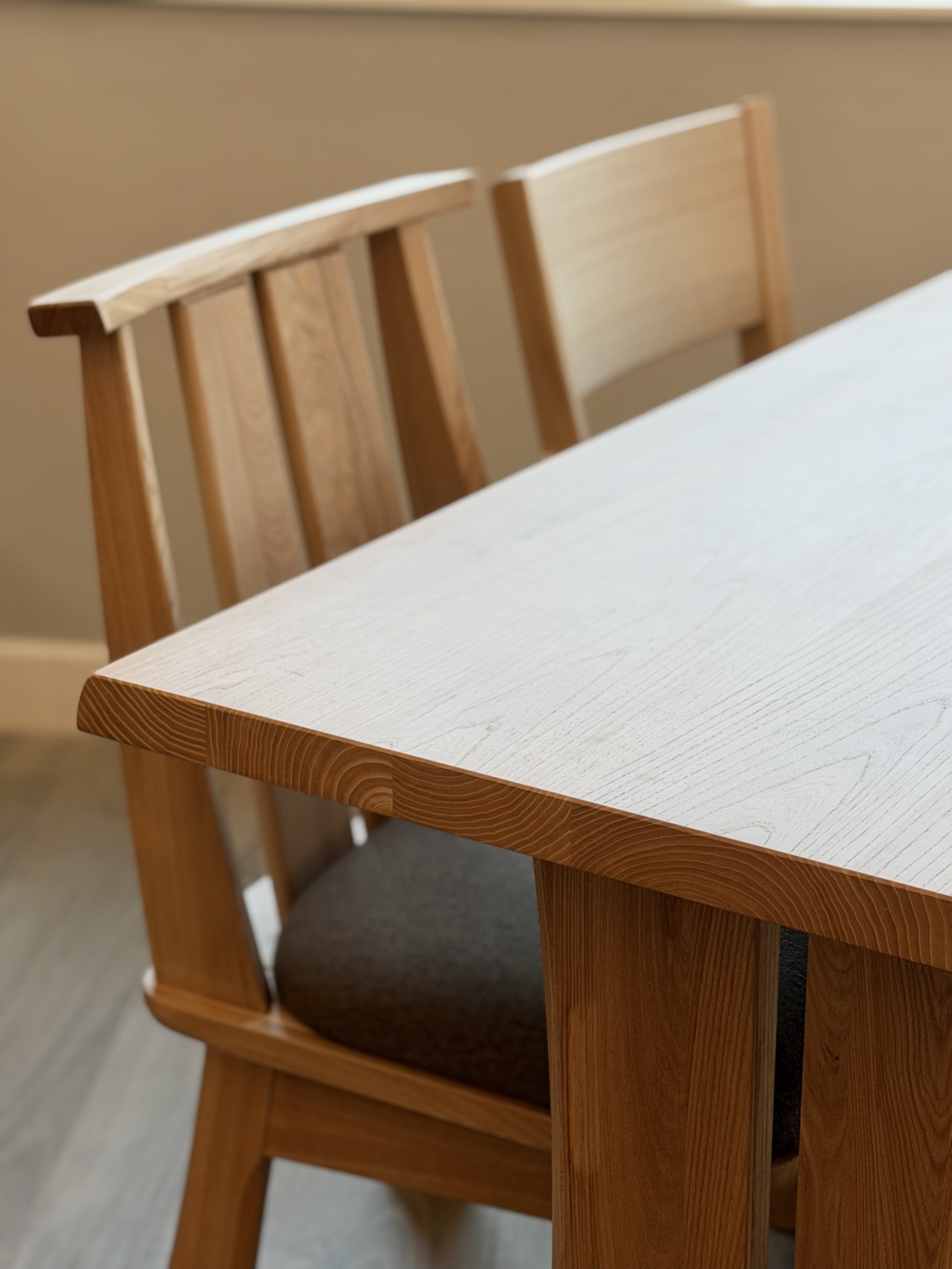 新品推介KOBE Dining Table