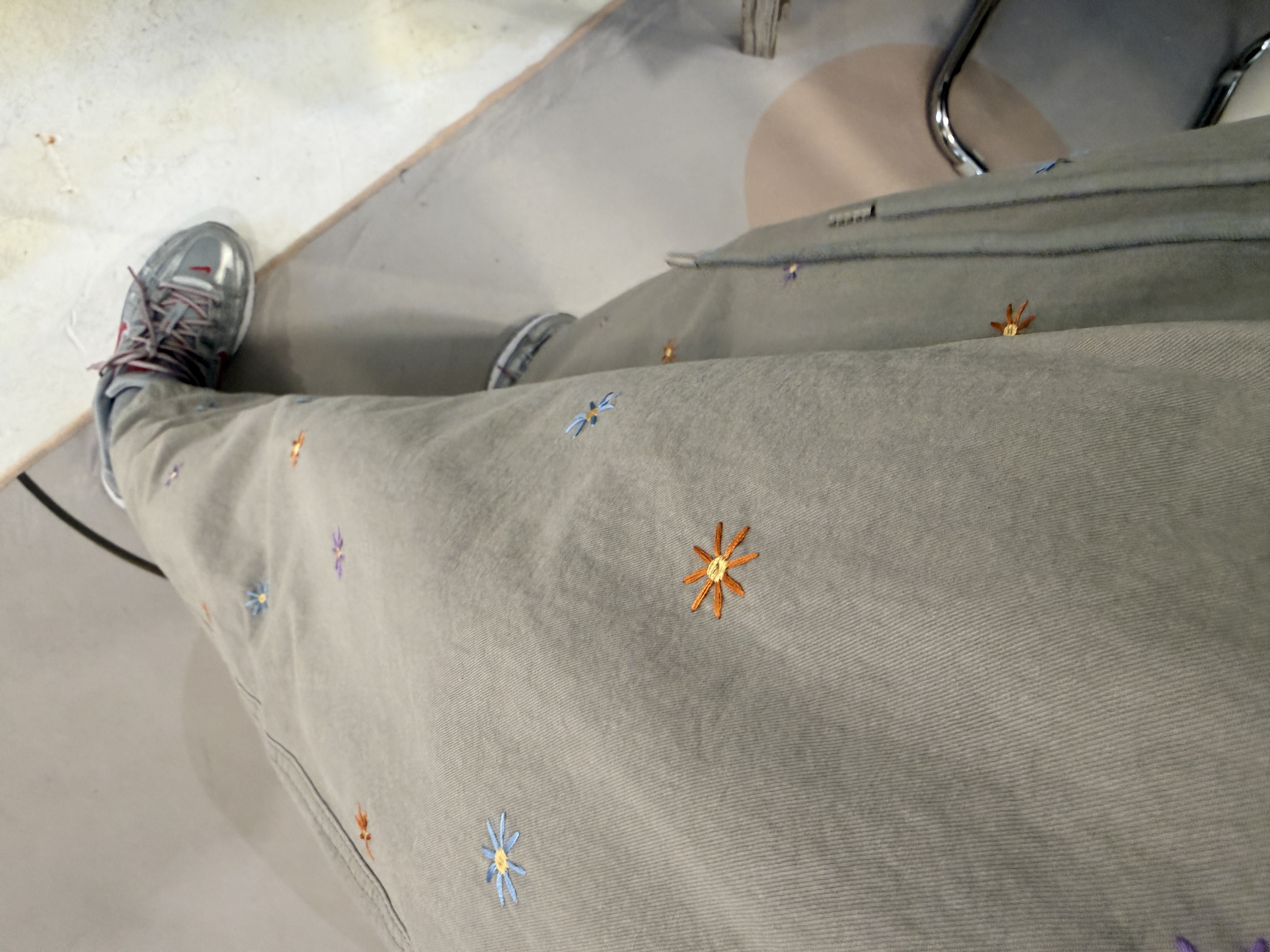 Flower embroidery pants