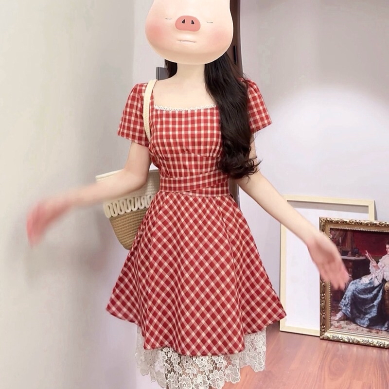 B375(22018短) 短款韩版复古甜美风格纹方领拼接下摆蕾丝腰交叉带显瘦红连身裙
