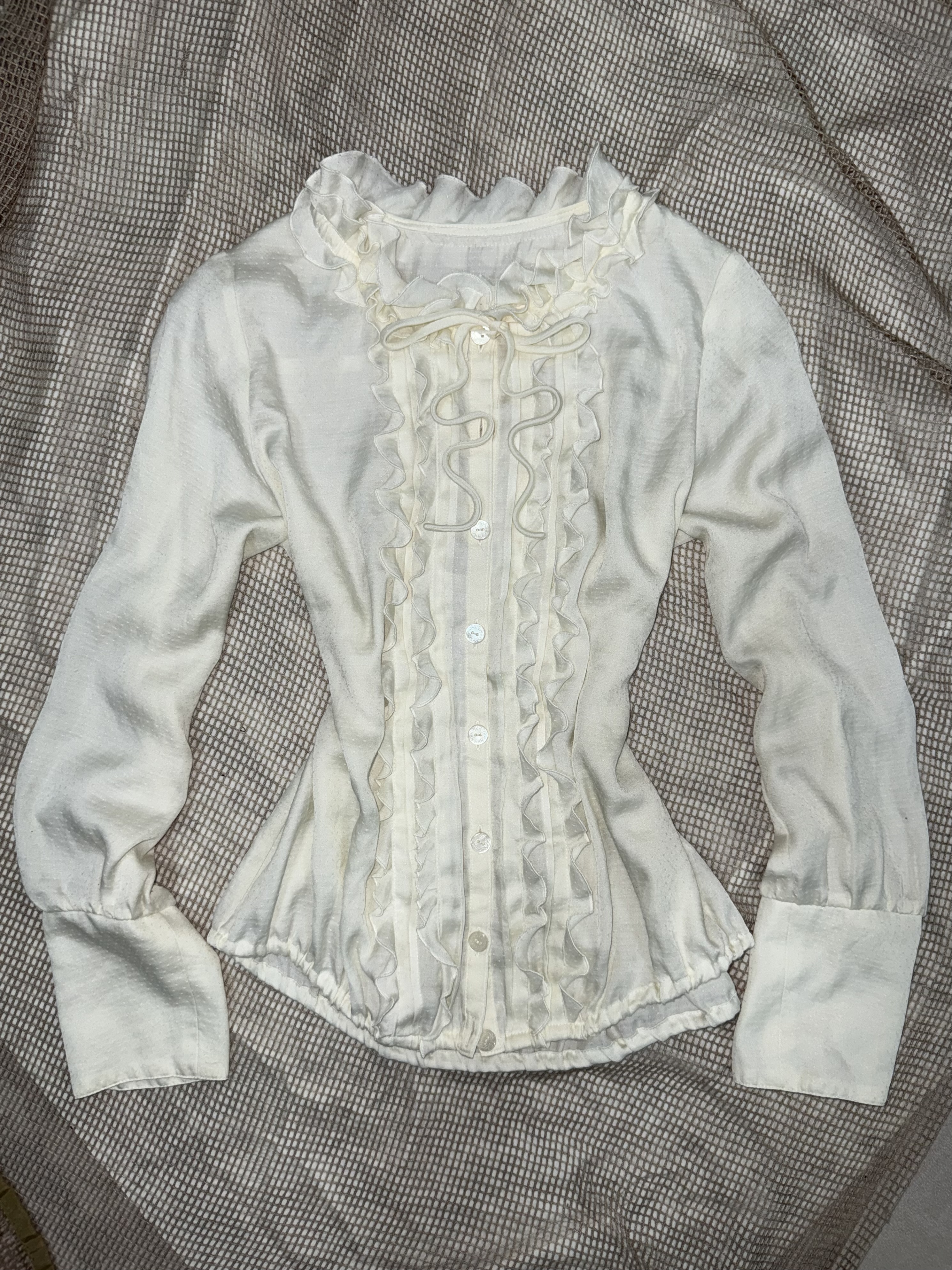 Vintage Ruffle Front-breasted shirt