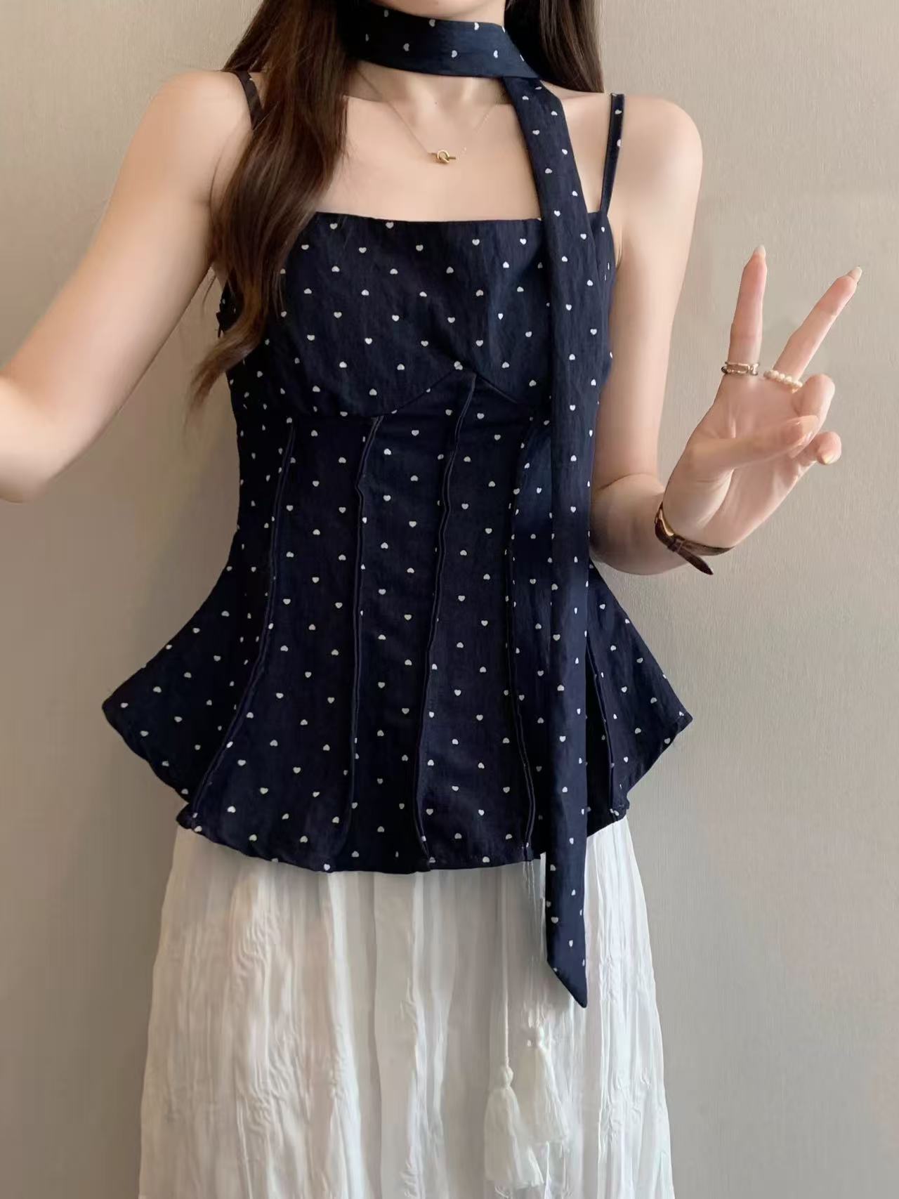 TP355爱心波点上衣