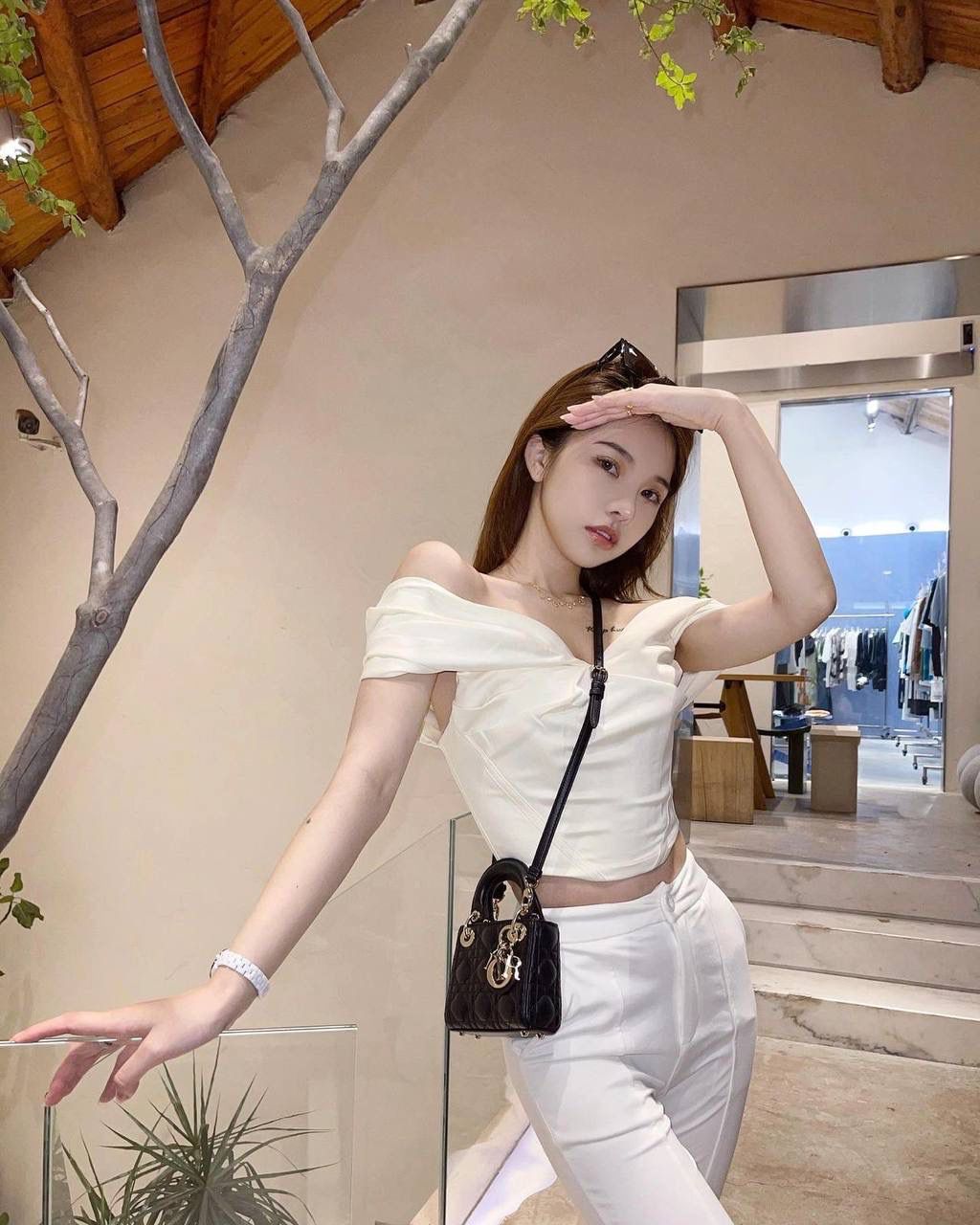 🈶羊皮小鸡黄 𝗗𝗜𝗢𝗥 𝗺𝗶𝗰𝗿𝗼 𝗹𝗮𝗱𝘆 𝗯𝗮𝗴 火爆全网的最新超mini系列 天阿噜！小小只，简直太太太太可爱了！ 精致到巴掌大小，无敌治愈我这颗少女的心啊！！ size：12×10×5cm