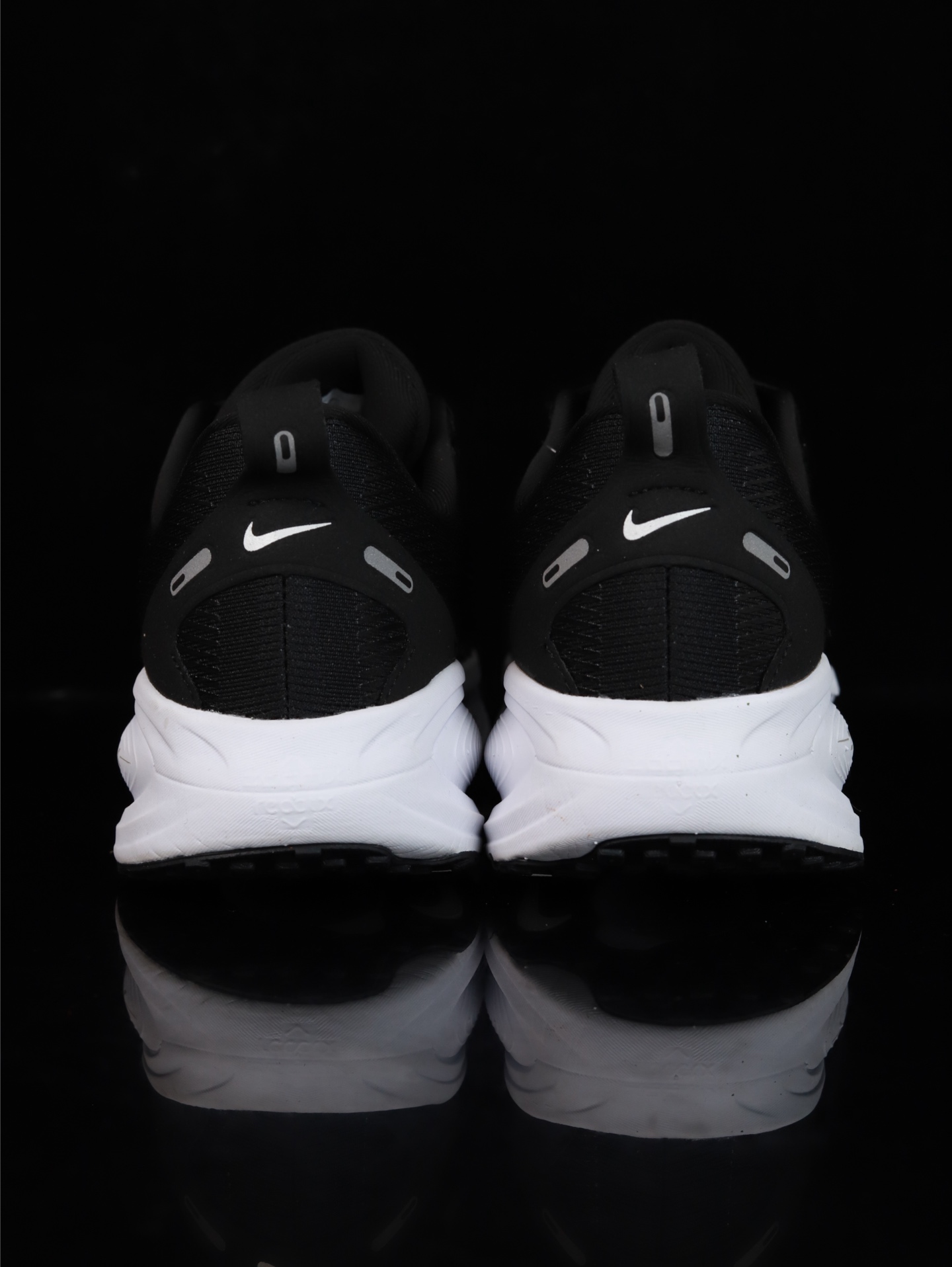 Nike Vomero 18 HM6803-007