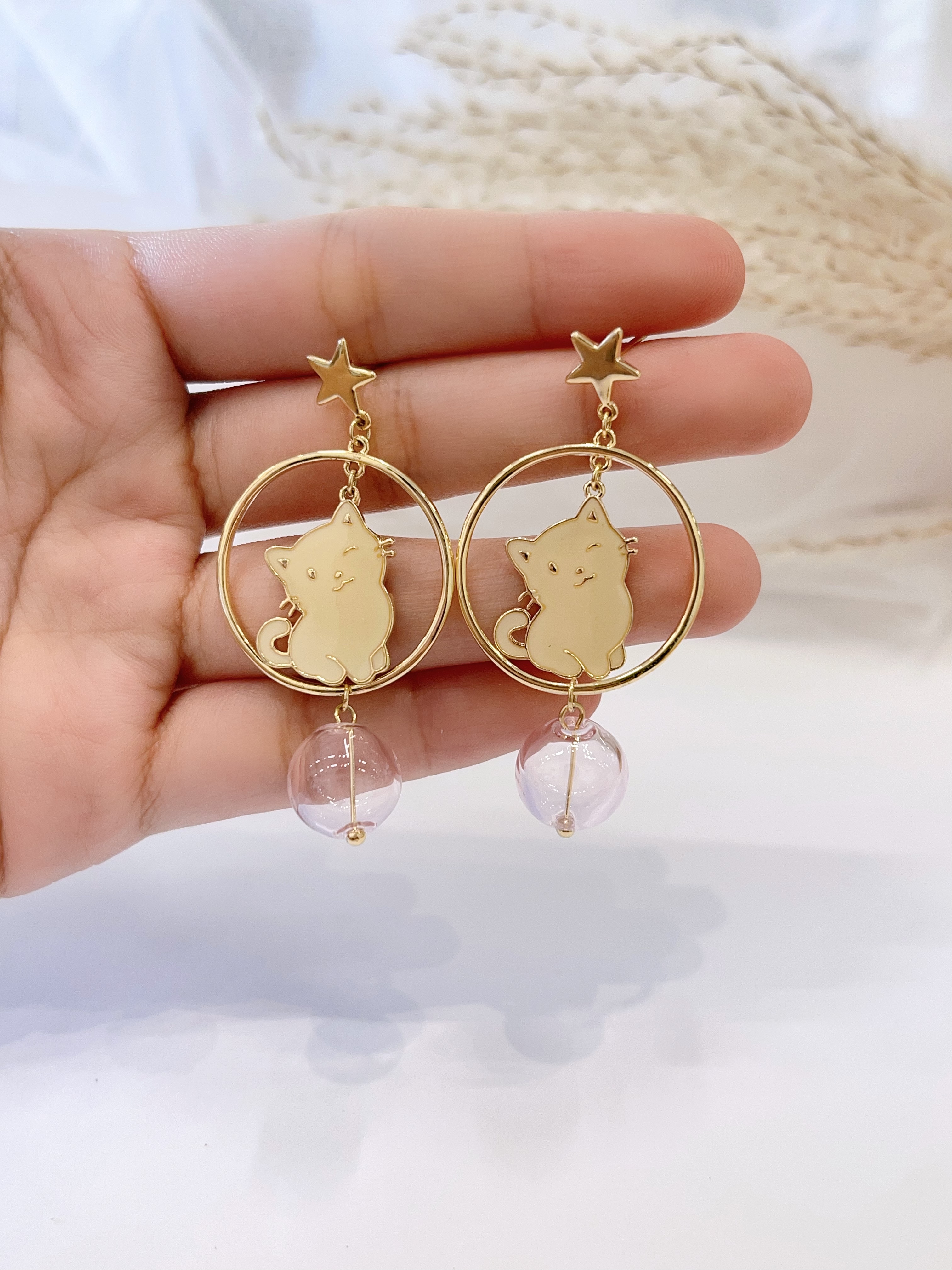 小猫加上透明球耳环