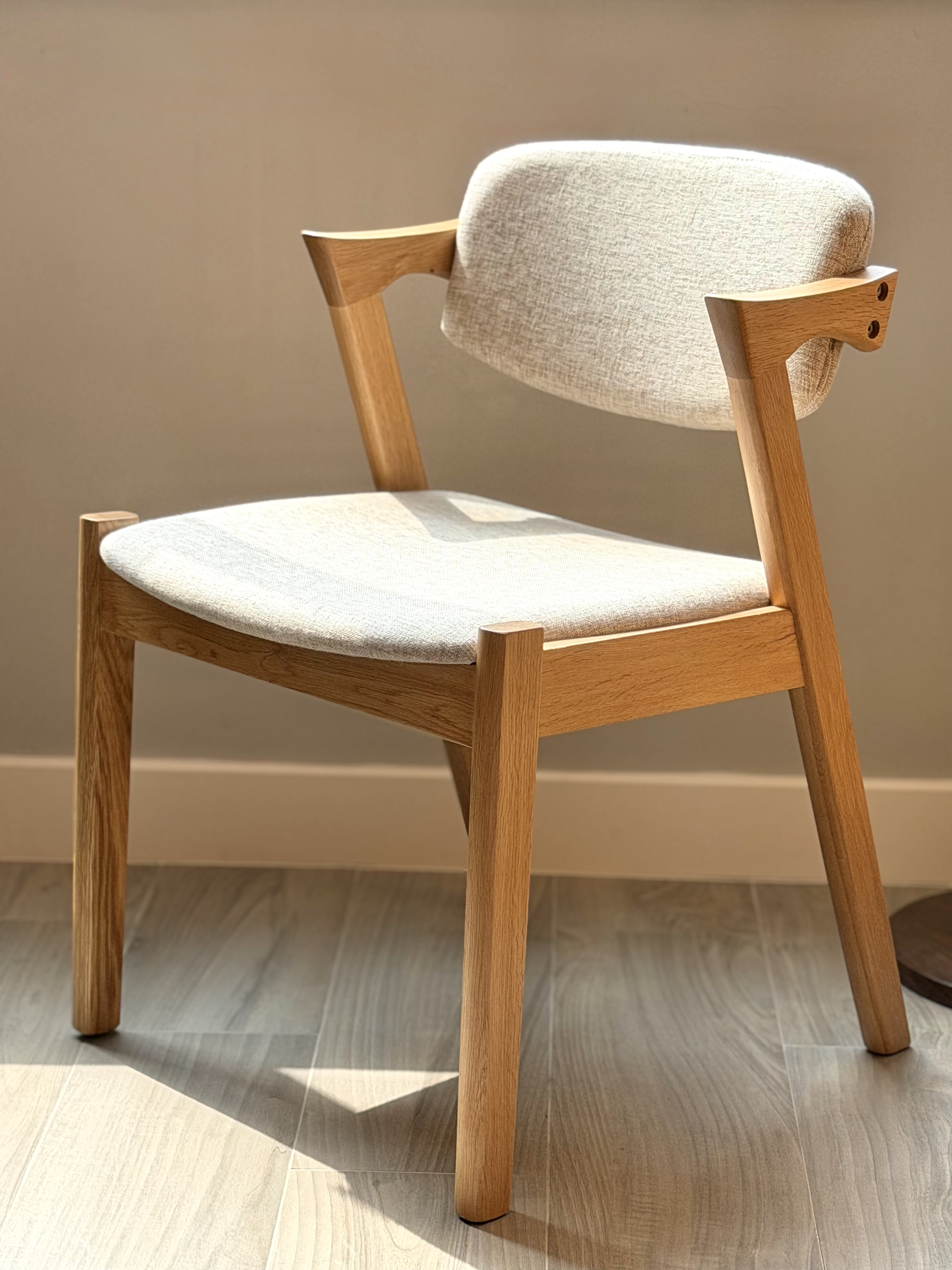 Z Arm Chair
