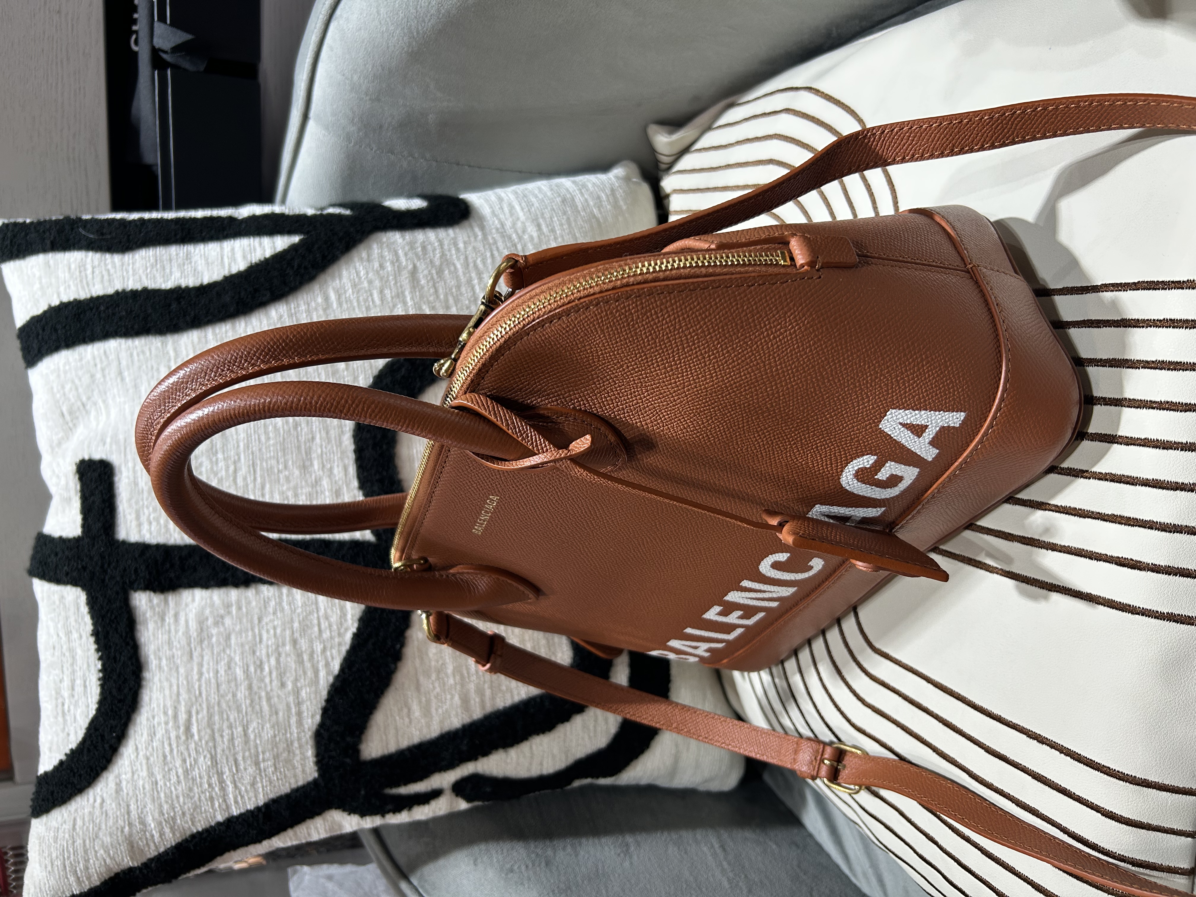 BALENCIAGA Ville Top Handle 2 way bag calfskin,100%Authentic,95%new 